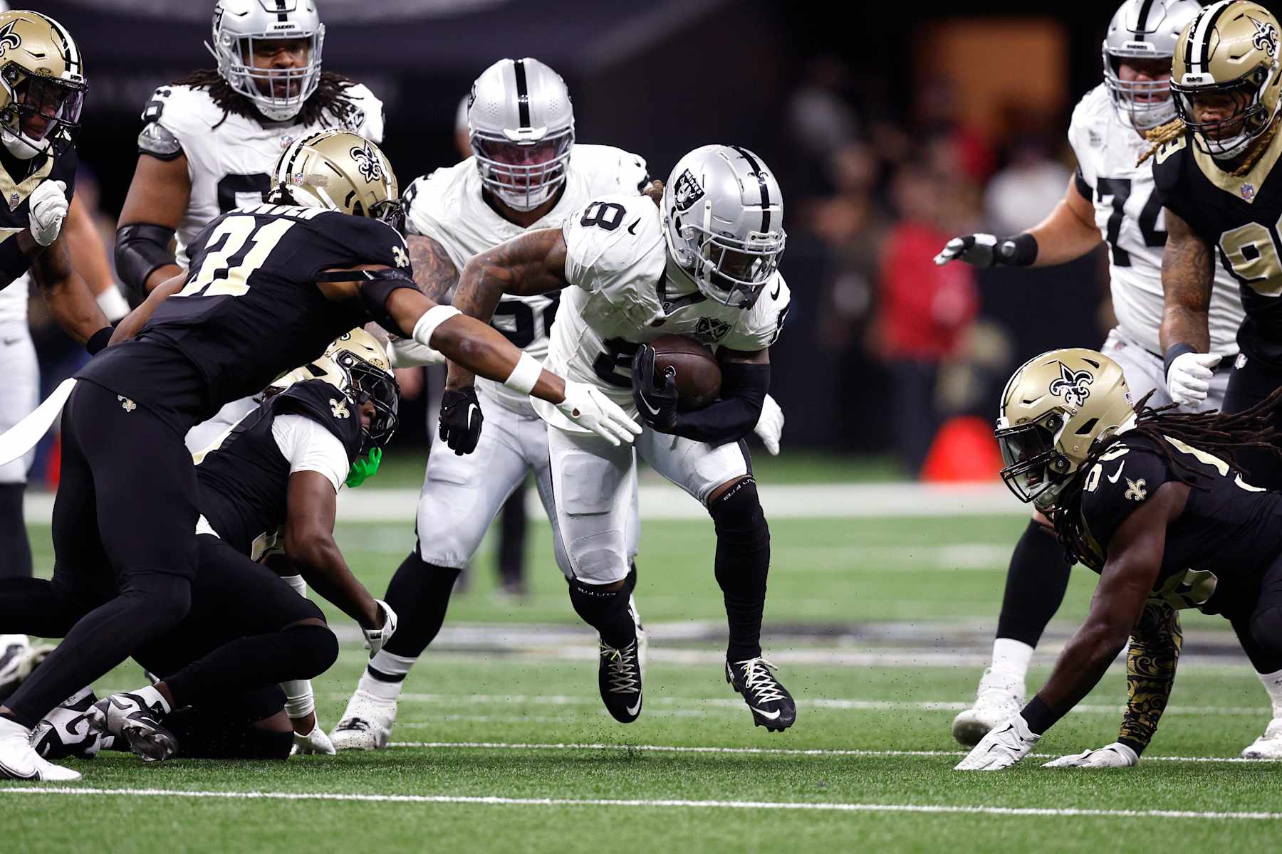 NEW ORLEANS, LOUISIANA - DECEMBER 29: Ameer Abdullah #8 of the Las Vegas Raiders carries the ball during the first quarter against the New Orleans Saints at Caesars Superdome on December 29, 2024 in New Orleans, Louisiana. (Photo by Sean Gardner/Getty Images)