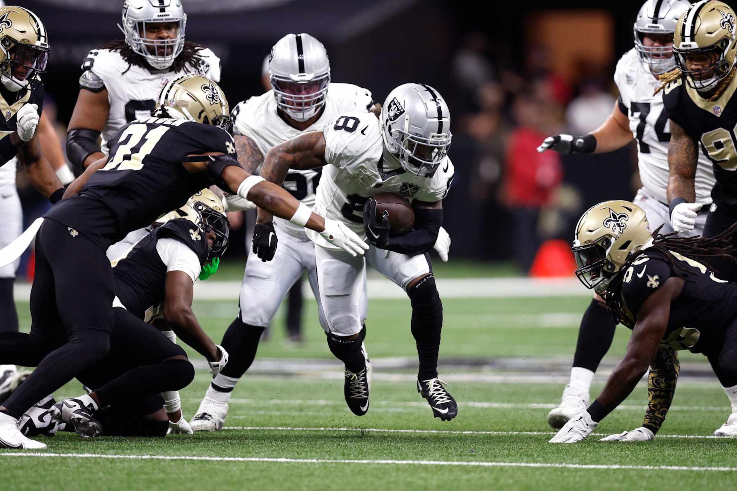 NEW ORLEANS, LOUISIANA - DECEMBER 29: Ameer Abdullah #8 of the Las Vegas Raiders carries the ball during the first quarter against the New Orleans Saints at Caesars Superdome on December 29, 2024 in New Orleans, Louisiana. (Photo by Sean Gardner/Getty Images)