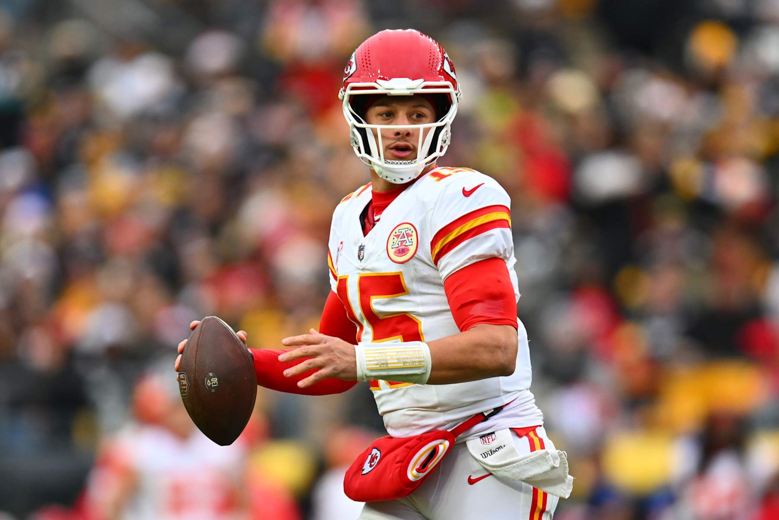 PITTSBURGH, PENNSYLVANIA - DECEMBER 25: Patrick Mahomes #15 of the Kansas City Chiefs steps back to pass during the fourth quarter against the Pittsburgh Steelers at Acrisure Stadium on December 25, 2024 in Pittsburgh, Pennsylvania. (Photo by Joe Sargent/Getty Images) PITTSBURGH, PENNSYLVANIA - DECEMBER 25: Patrick Mahomes #15 of the Kansas City Chiefs steps back to pass during the fourth quarter against the Pittsburgh Steelers at Acrisure Stadium on December 25, 2024 in Pittsburgh, Pennsylvania. (Photo by Joe Sargent/Getty Images)
