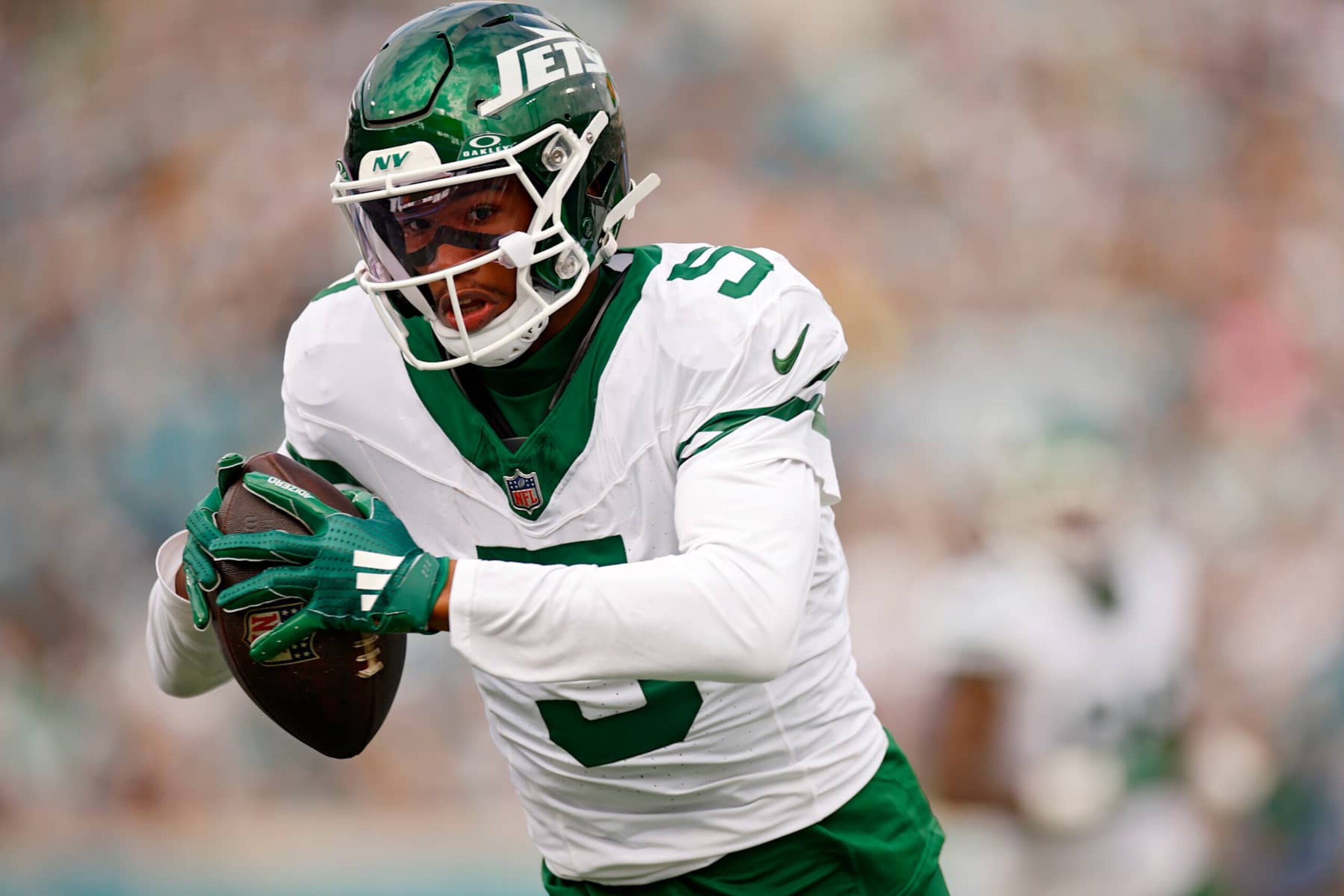 JACKSONVILLE, FLORIDA - DECEMBER 15: Garrett Wilson #5 of the New York Jets carries the ball against the Jacksonville Jaguars during the first quarter at EverBank Stadium on December 15, 2024 in Jacksonville, Florida. (Photo by Mike Ehrmann/Getty Images)