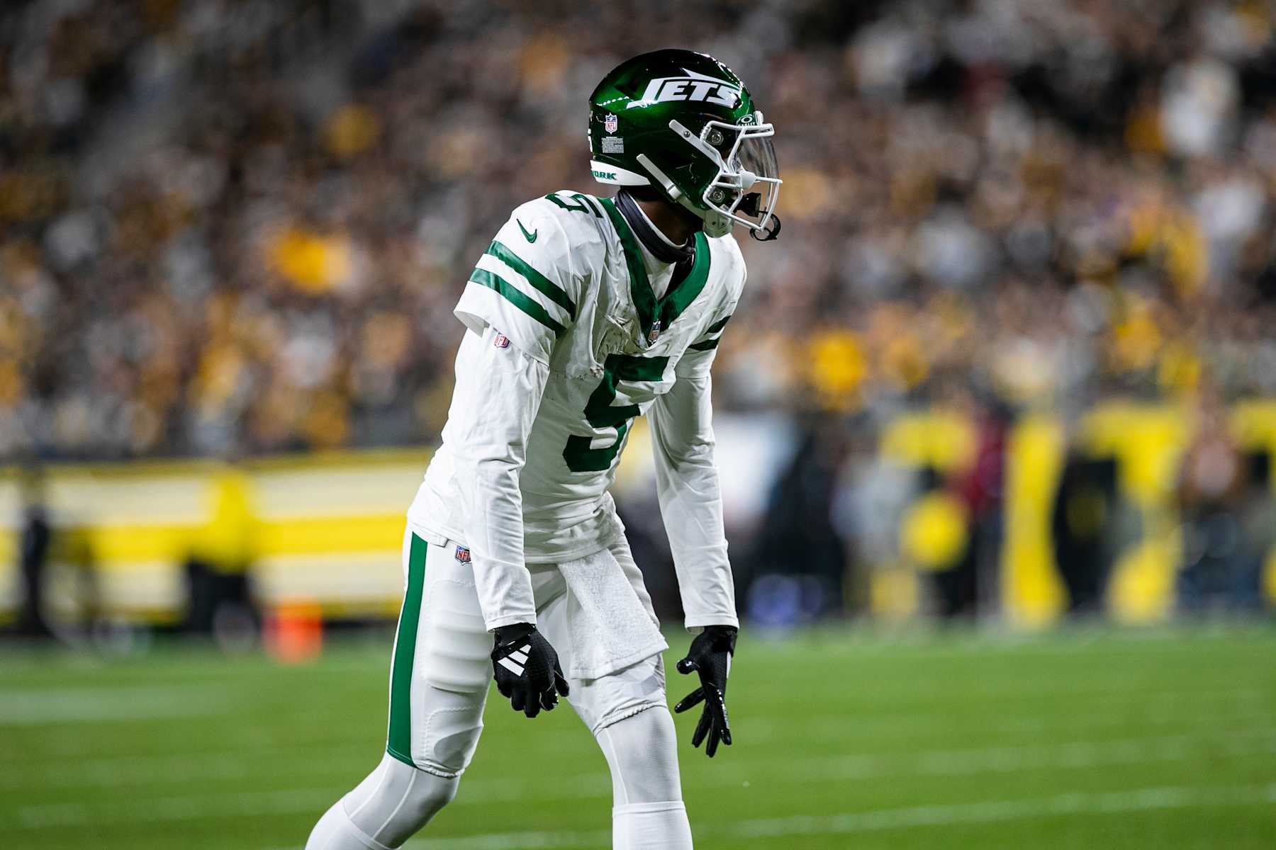 PITTSBURGH, PA - OCTOBER 20: New York Jets wide receiver Garrett Wilson (5) looks on during the regular season NFL football game between the New York Jets and Pittsburgh Steelers on October 20, 2024 at Acrisure Stadium in Pittsburgh, PA. (Photo by Mark Alberti/Icon Sportswire via Getty Images)