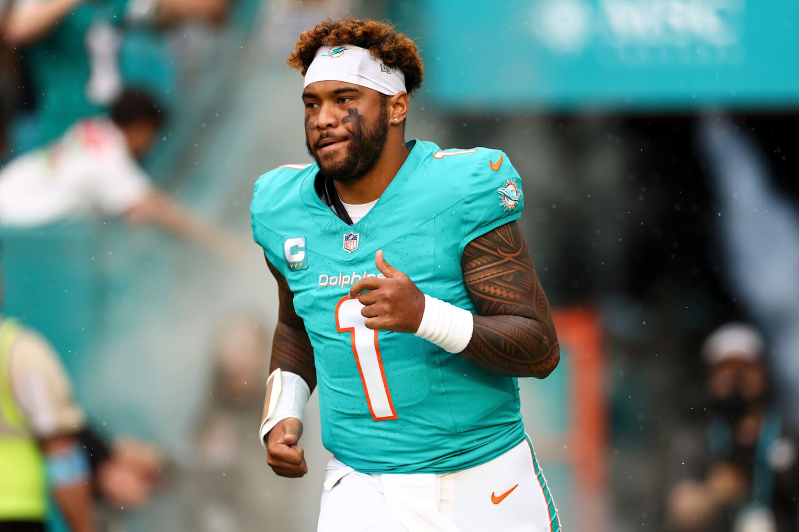 MIAMI GARDENS, FLORIDA - DECEMBER 22: Tua Tagovailoa #1 of the Miami Dolphins runs onto the field before an NFL football game against the San Francisco 49ers at Hard Rock Stadium on December 22, 2024 in Miami Gardens, Florida. (Photo by Kevin Sabitus/Getty Images) MIAMI GARDENS, FLORIDA - DECEMBER 22: Tua Tagovailoa #1 of the Miami Dolphins runs onto the field before an NFL football game against the San Francisco 49ers at Hard Rock Stadium on December 22, 2024 in Miami Gardens, Florida. (Photo by Kevin Sabitus/Getty Images)