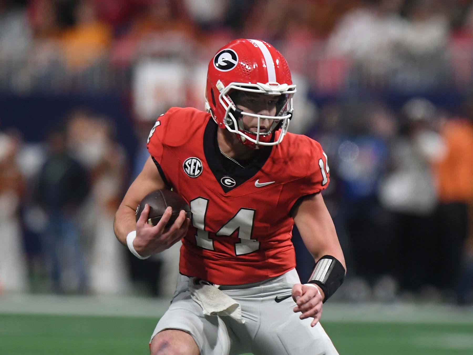 ATLANTA, GA - DECEMBER 07: Georgia Bulldogs quarterback Gunner Stockton (14) rushes the ball during the SEC Championship game between the Georgia Bulldogs and the Texas Longhorns on December 07, 2024, at Mercedes-Benz Stadium in Atlanta, GA. (Photo by Jeffrey Vest/Icon Sportswire via Getty Images)