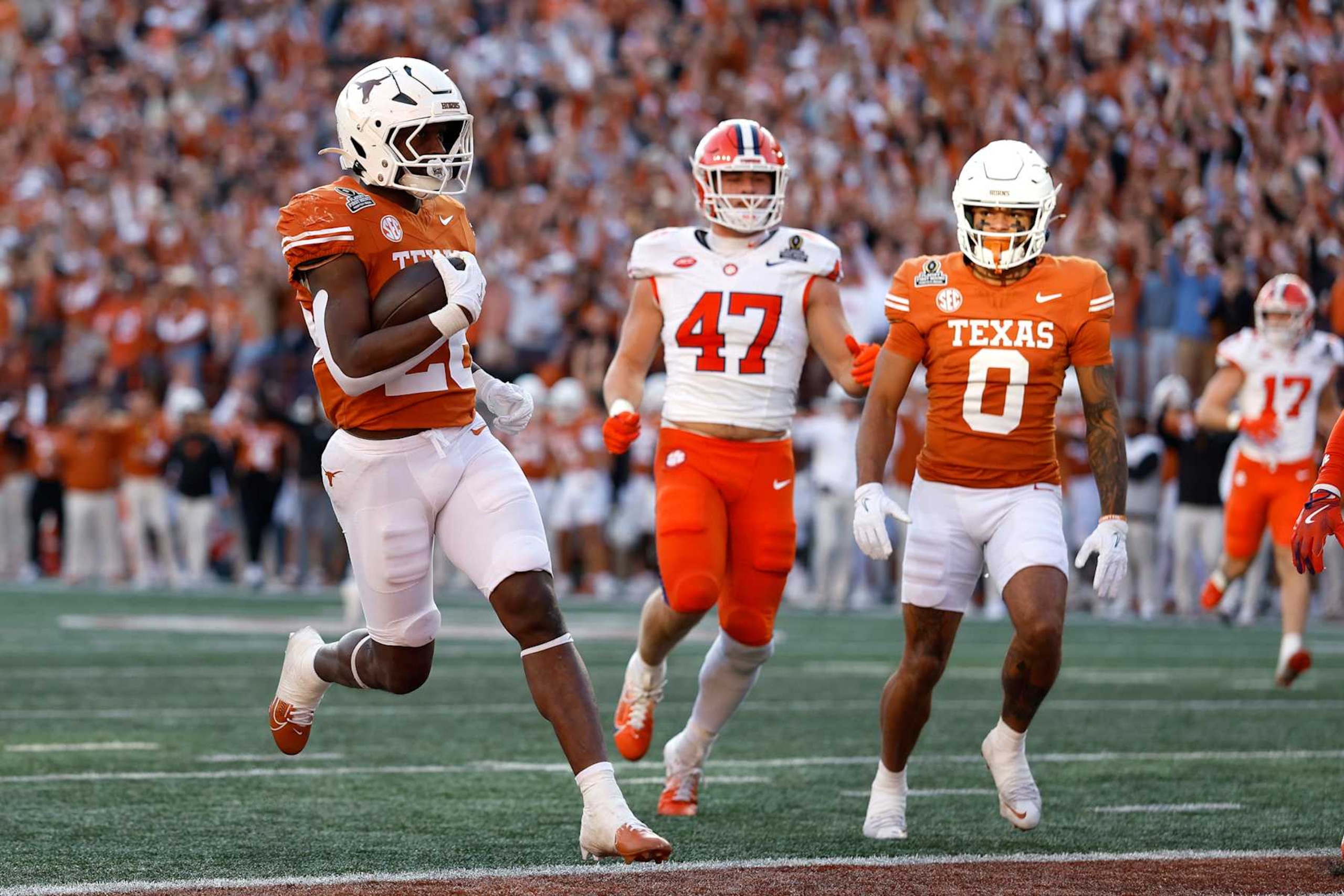 AUSTIN, TEXAS - DECEMBER 21: Quintrevion Wisner #26 of the Texas Longhorns runs the ball for a touchdown during the second quarter against the Clemson Tigers in the Playoff First Round Game at Darrell K Royal-Texas Memorial Stadium on December 21, 2024 in Austin, Texas. (Photo by Tim Warner/Getty Images)