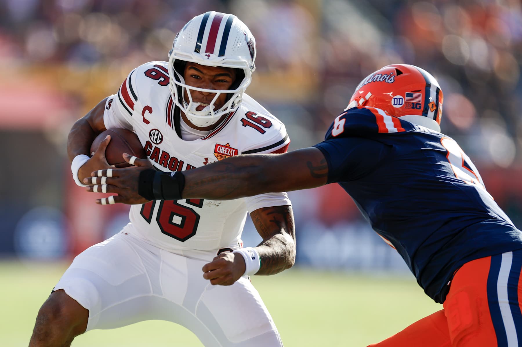 ORLANDO, FL - DECEMBER 31: South Carolina Gamecocks quarterback LaNorris Sellers (16) runs with the ball during the game between the South Carolina Gamecocks and the Illinois Fighting Illini on December 31, 2024 at Camping World Stadium in Orlando, Fl. (Photo by David Rosenblum/Icon Sportswire via Getty Images)