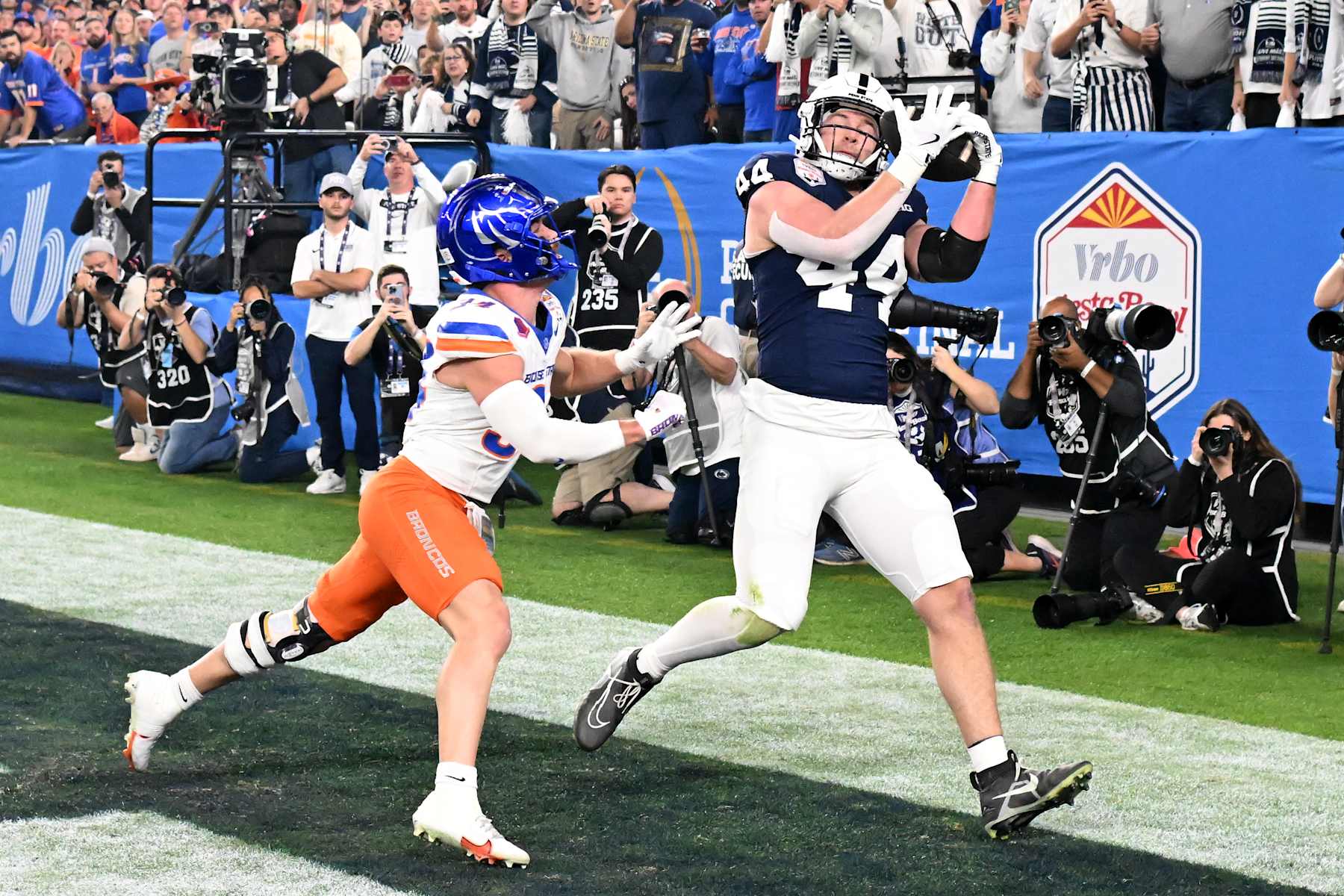 GLENDALE, ARIZONA - DECEMBER 31: Tyler Warren #44 of the Penn State Nittany Lions catches a pass for a touchdown against Alexander Teubner #34 of the Boise State Broncos during the first quarter in the 2024 Vrbo Fiesta Bowl at State Farm Stadium on December 31, 2024 in Glendale, Arizona. (Photo by Norm Hall/Getty Images)