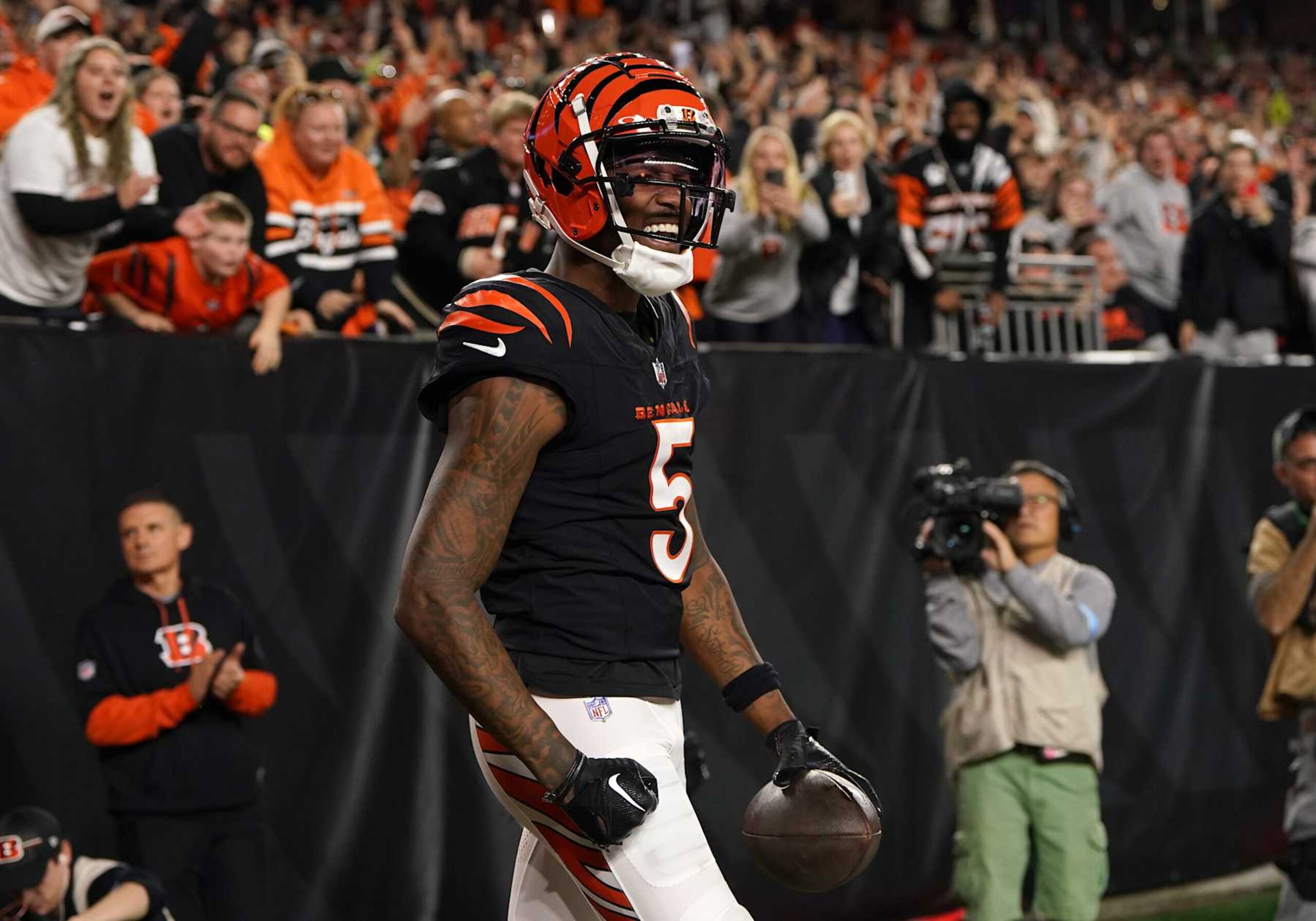 CINCINNATI, OHIO - DECEMBER 28: Tee Higgins #5 of the Cincinnati Bengals celebrates after a touchdown during the fourth quarter against the Denver Broncos at Paycor Stadium on December 28, 2024 in Cincinnati, Ohio. (Photo by Dylan Buell/Getty Images)