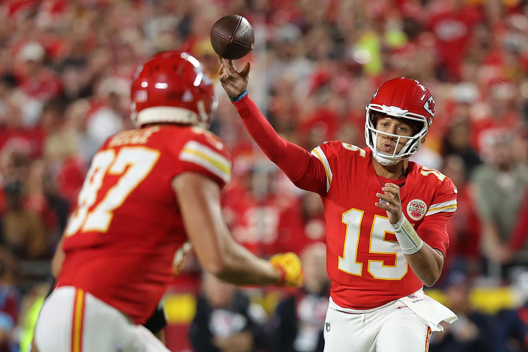 KANSAS CITY, MISSOURI - OCTOBER 07: Patrick Mahomes #15 of the Kansas City Chiefs throws a pass to Travis Kelce #87 during the first quarter against the New Orleans Saints at GEHA Field at Arrowhead Stadium on October 07, 2024 in Kansas City, Missouri. (Photo by David Eulitt/Getty Images) KANSAS CITY, MISSOURI - OCTOBER 07: Patrick Mahomes #15 of the Kansas City Chiefs throws a pass to Travis Kelce #87 during the first quarter against the New Orleans Saints at GEHA Field at Arrowhead Stadium on October 07, 2024 in Kansas City, Missouri. (Photo by David Eulitt/Getty Images)