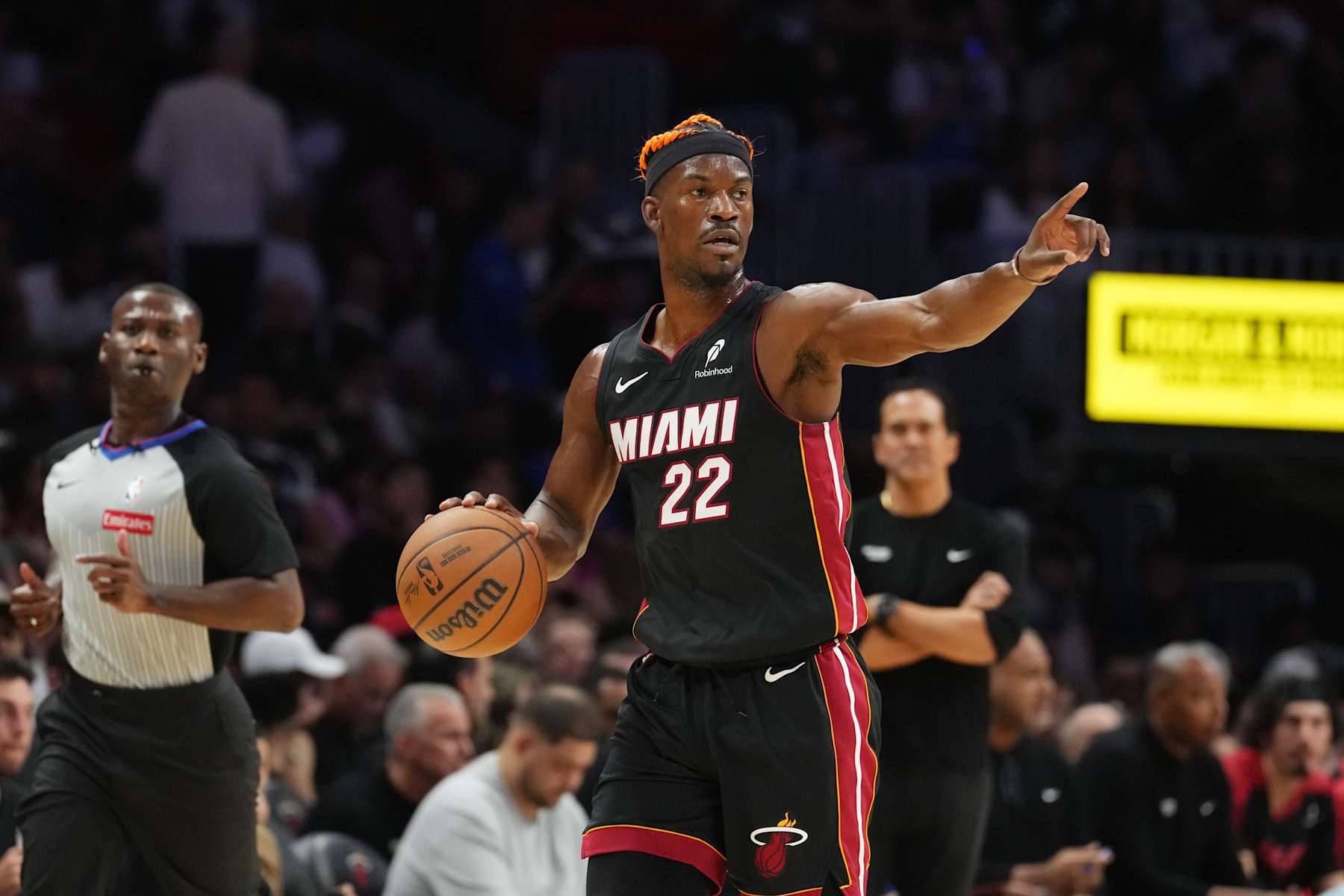MIAMI, FL - DECEMBER 20: Jimmy Butler #22 of the Miami Heat looks to pass the ball during the game against the Oklahoma City Thunder on December 20, 2024 at Kaseya Center in Miami, Florida. NOTE TO USER: User expressly acknowledges and agrees that, by downloading and or using this Photograph, user is consenting to the terms and conditions of the Getty Images License Agreement. Mandatory Copyright Notice: Copyright 2024 NBAE (Photo by Eric Espada/NBAE via Getty Images)