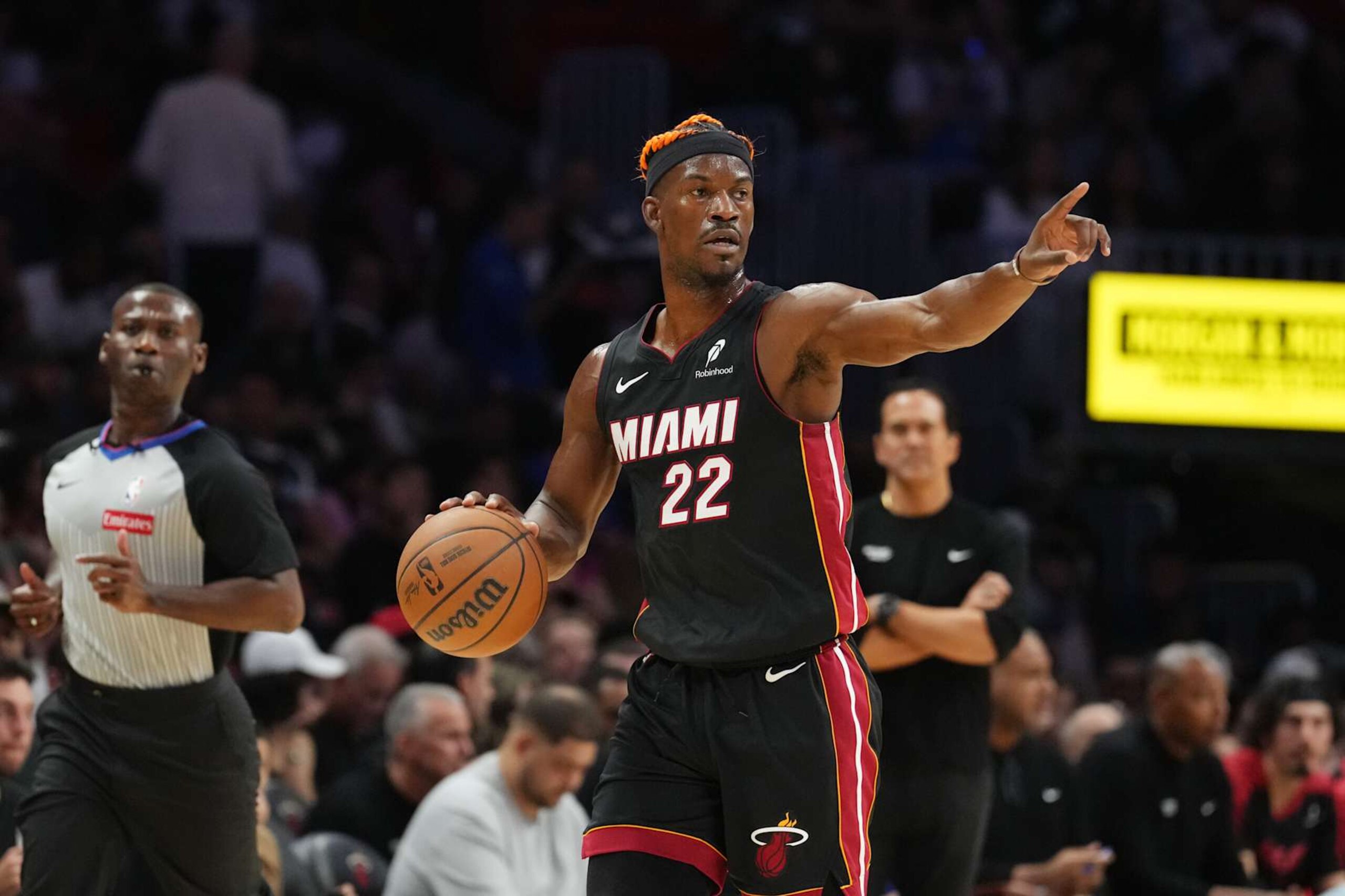 MIAMI, FL - DECEMBER 20: Jimmy Butler #22 of the Miami Heat looks to pass the ball during the game against the Oklahoma City Thunder on December 20, 2024 at Kaseya Center in Miami, Florida. NOTE TO USER: User expressly acknowledges and agrees that, by downloading and or using this Photograph, user is consenting to the terms and conditions of the Getty Images License Agreement. Mandatory Copyright Notice: Copyright 2024 NBAE (Photo by Eric Espada/NBAE via Getty Images)