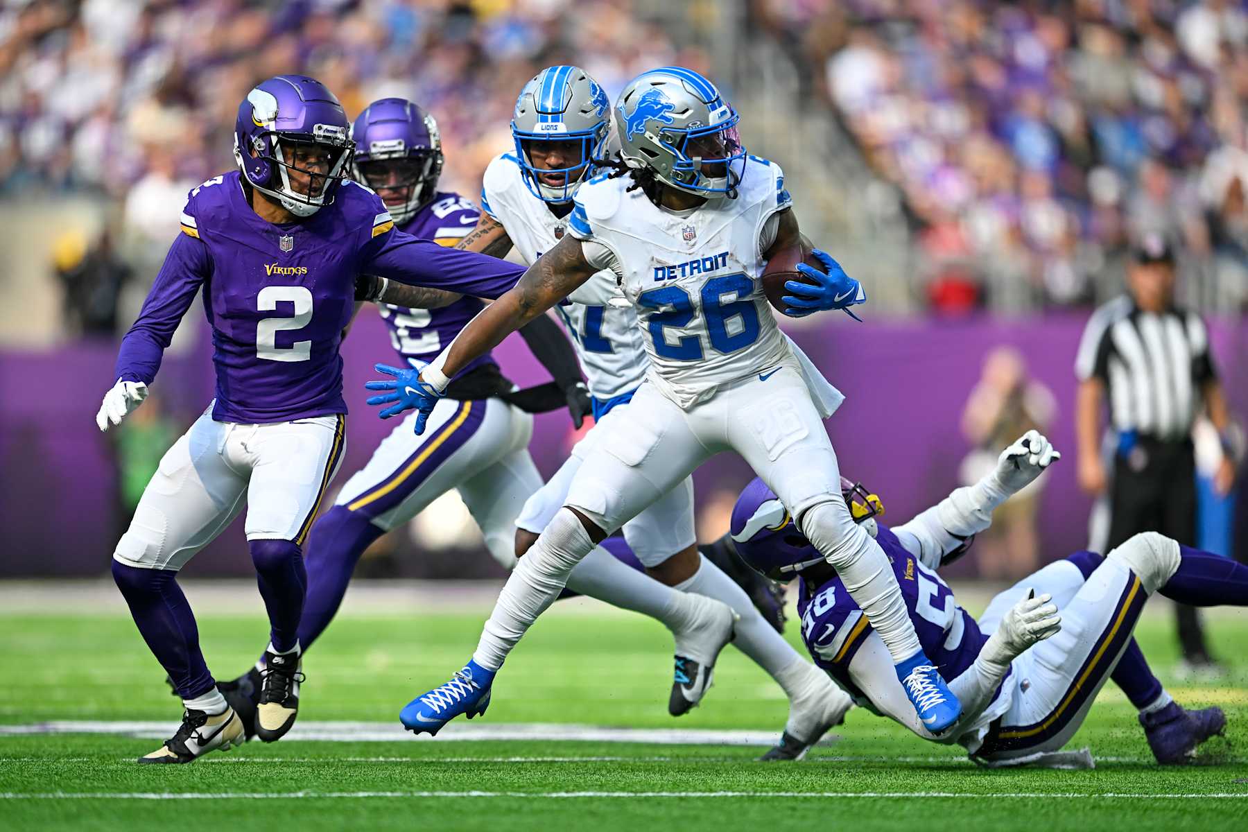 MINNEAPOLIS, MINNESOTA - OCTOBER 20: Jahmyr Gibbs #26 of the Detroit Lions breaks a tackle by Jonathan Greenard #58 of the Minnesota Vikings in the second quarter of a game at U.S. Bank Stadium on October 20, 2024 in Minneapolis, Minnesota. (Photo by Stephen Maturen/Getty Images)