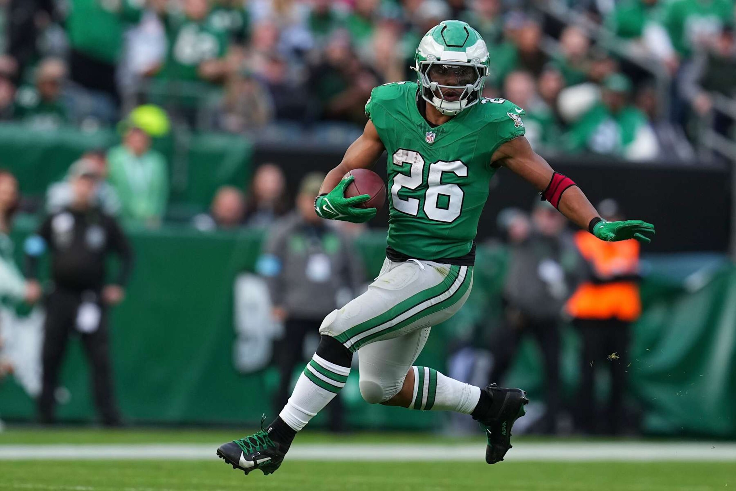 PHILADELPHIA, PENNSYLVANIA - DECEMBER 29: Saquon Barkley #26 of the Philadelphia Eagles runs the ball against the Dallas Cowboys at Lincoln Financial Field on December 29, 2024 in Philadelphia, Pennsylvania. (Photo by Mitchell Leff/Getty Images)