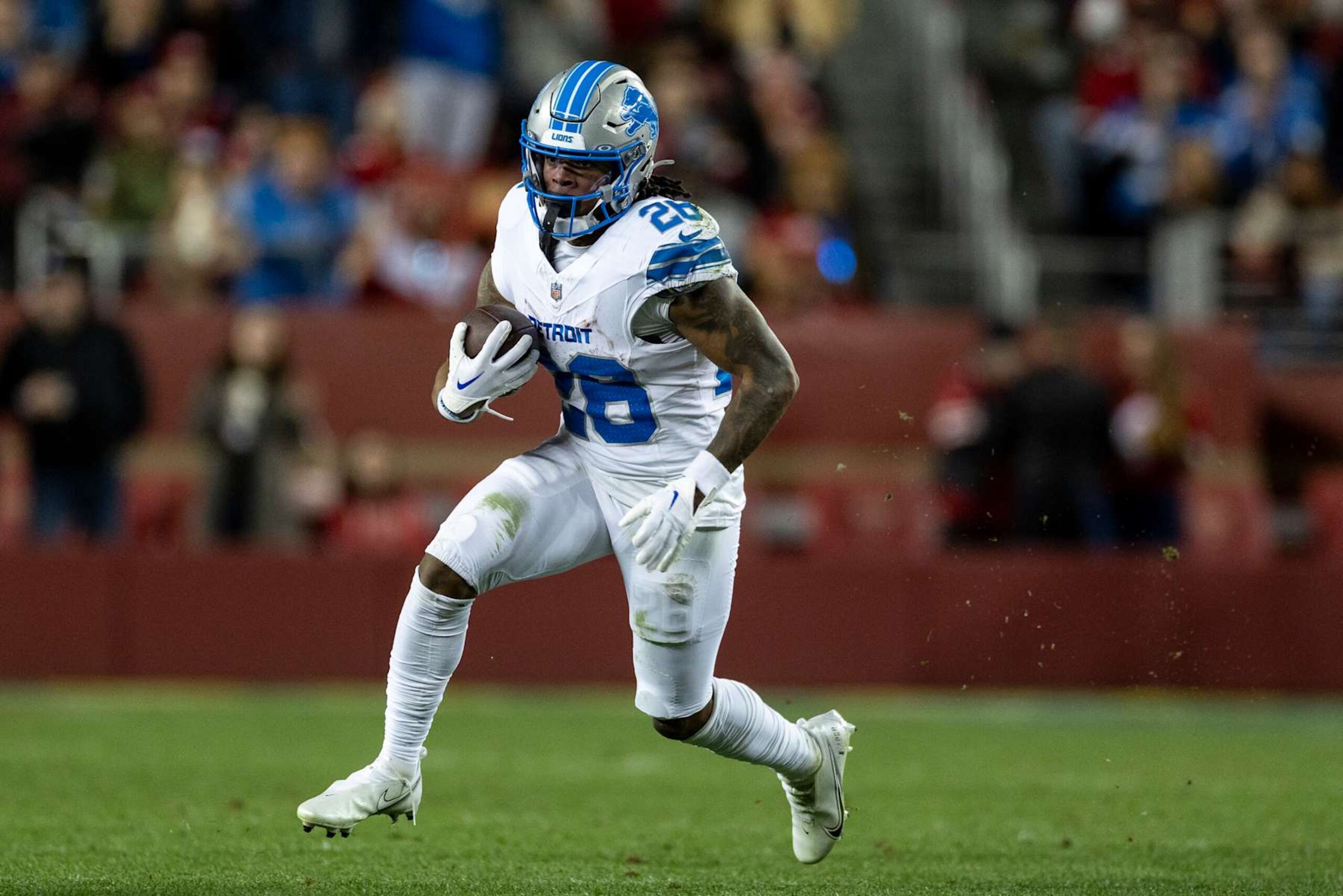 SANTA CLARA, CALIFORNIA - DECEMBER 30: Jahmyr Gibbs #26 of the Detroit Lions runs with the ball during an NFL Football game against the San Francisco 49ers at Levi's Stadium on December 30, 2024 in Santa Clara, California. (Photo by Michael Owens/Getty Images) SANTA CLARA, CALIFORNIA - DECEMBER 30: Jahmyr Gibbs #26 of the Detroit Lions runs with the ball during an NFL Football game against the San Francisco 49ers at Levi's Stadium on December 30, 2024 in Santa Clara, California. (Photo by Michael Owens/Getty Images)