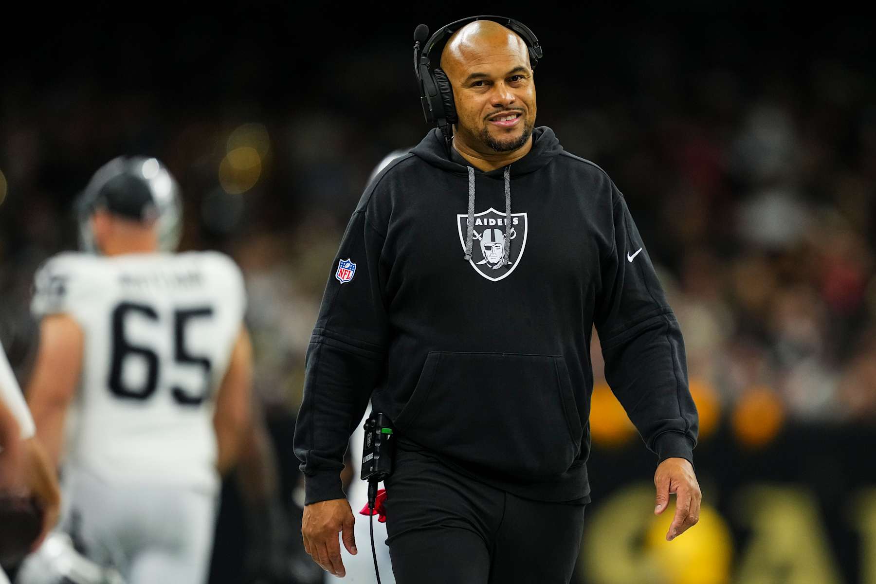 Raiders head coach Antonio Pierce
