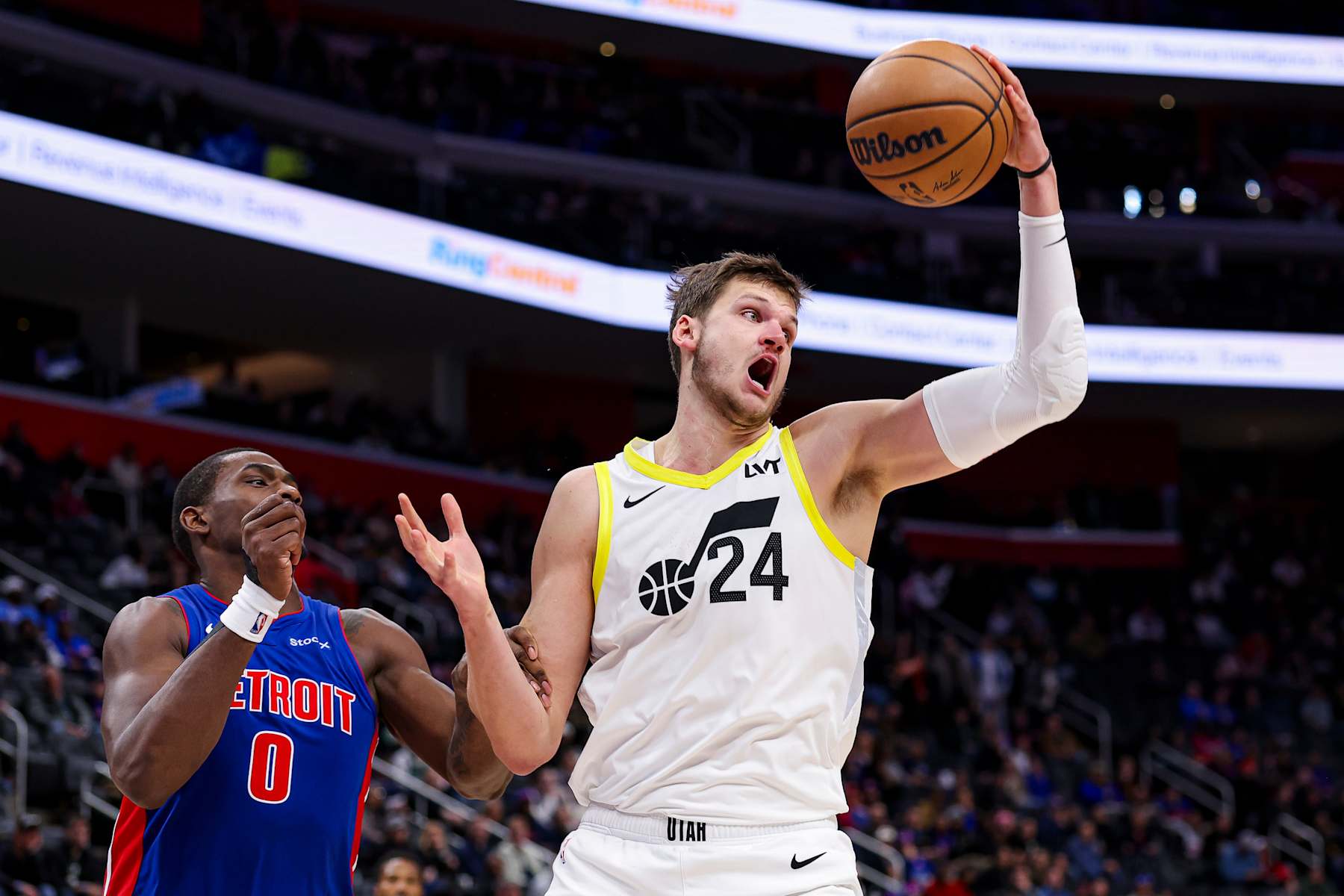 DETROIT, MICHIGAN - DECEMBER 19: Walker Kessler #24 of the Utah Jazz grabs a rebound against Jalen Duren #0 of the Detroit Pistons during the fourth quarter of a game at Little Caesars Arena on December 19, 2024 in Detroit, Michigan. NOTE TO USER: User expressly acknowledges and agrees that, by downloading and or using this photograph, User is consenting to the terms and conditions of the Getty Images License Agreement. (Photo by Mike Mulholland/Getty Images)