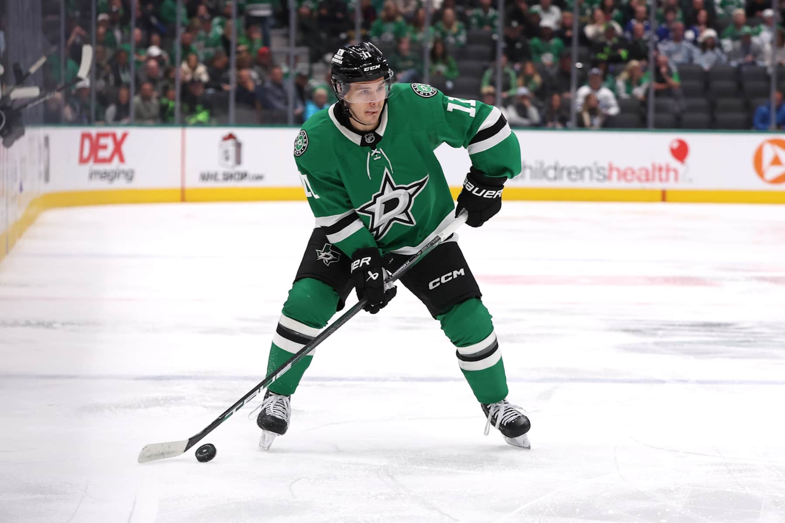 DALLAS, TEXAS - DECEMBER 18: Logan Stankoven #11 of the Dallas Stars skates with the puck during the first period against the Toronto Maple Leafs at American Airlines Center on December 18, 2024 in Dallas, Texas. (Photo by Sam Hodde/Getty Images) DALLAS, TEXAS - DECEMBER 18: Logan Stankoven #11 of the Dallas Stars skates with the puck during the first period against the Toronto Maple Leafs at American Airlines Center on December 18, 2024 in Dallas, Texas. (Photo by Sam Hodde/Getty Images)