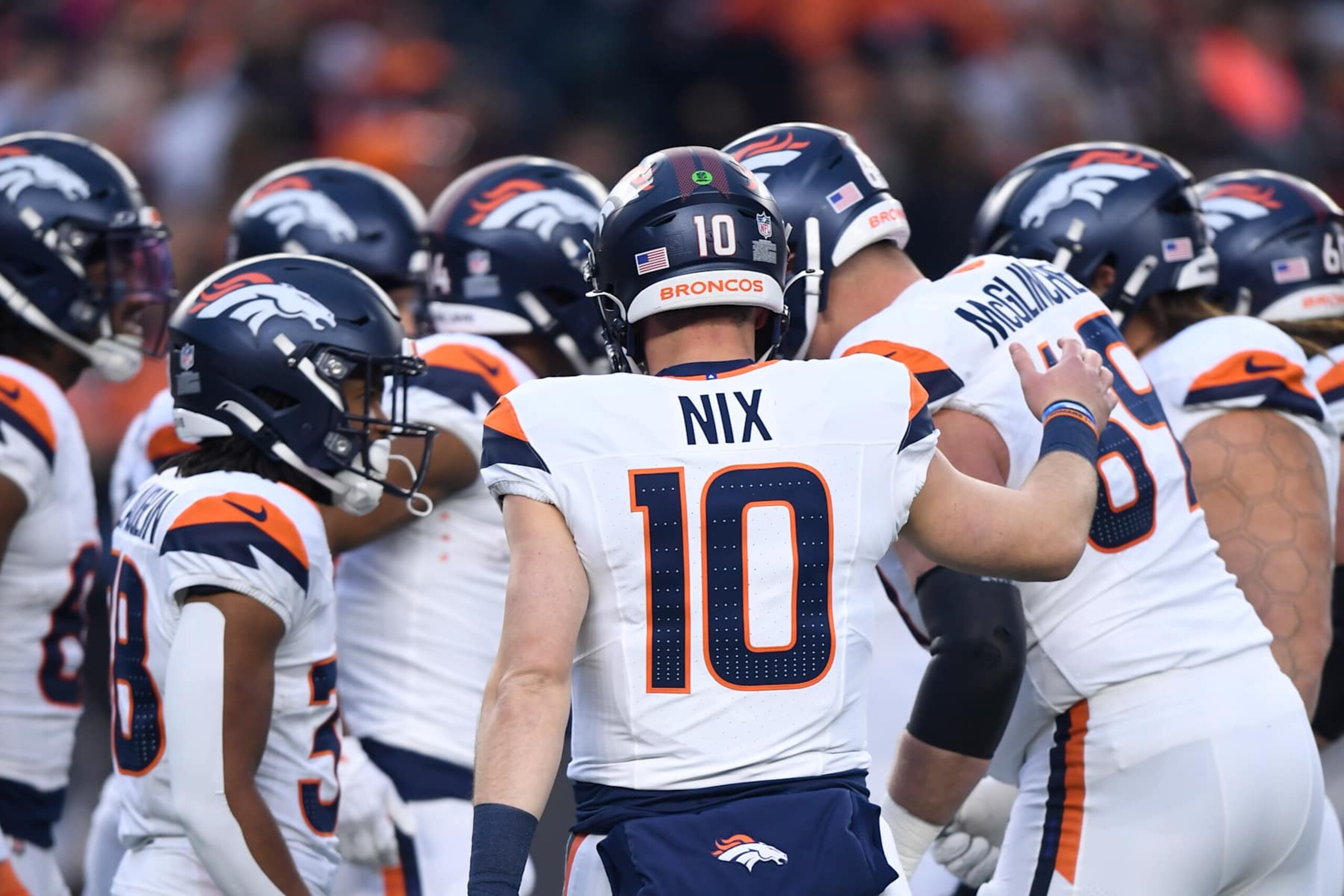 CINCINNATI, OH - DECEMBER 28: Denver Broncos Quarterback Bo Nix (10) huddles with his team during the NFL football game between the Denver Broncos and the Cincinnati Bengals on December 28, 2024, at Paycor Stadium in Cincinnati, Ohio. (Photo by Michael Allio/Icon Sportswire via Getty Images) CINCINNATI, OH - DECEMBER 28: Denver Broncos Quarterback Bo Nix (10) huddles with his team during the NFL football game between the Denver Broncos and the Cincinnati Bengals on December 28, 2024, at Paycor Stadium in Cincinnati, Ohio. (Photo by Michael Allio/Icon Sportswire via Getty Images)