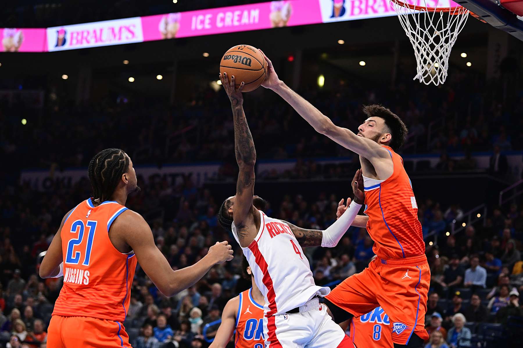 OKLAHOMA CITY, OKLAHOMA - NOVEMBER 8: Chet Holmgren #7 of the Oklahoma City Thunder blocks the shot of Jalen Green #4 of the Houston Rockets during the first half at Paycom Center on November 8, 2024 in Oklahoma City, Oklahoma. NOTE TO USER: User expressly acknowledges and agrees that, by downloading and or using this photograph, User is consenting to the terms and conditions of the Getty Images License Agreement. (Photo by Joshua Gateley/Getty Images)