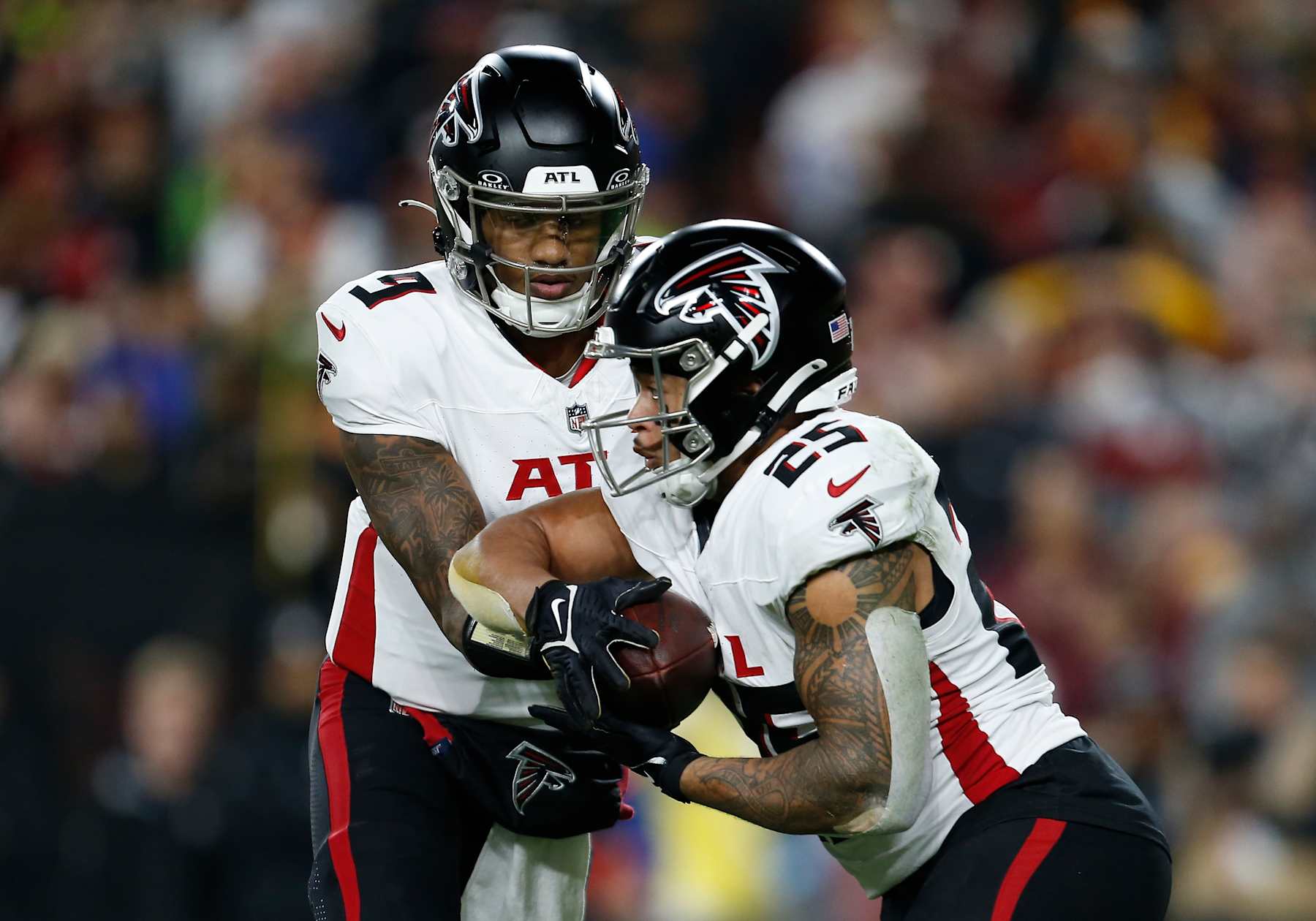 LANDOVER, MD - DECEMBER 29: Atlanta Falcons quarterback Michael Penix Jr. (9) hands the ball to running back Tyler Allgeier (25) during the Atlanta Falcons game versus the Washington Commanders at Northwest Stadium on December 29, 2024, in Landover, MD. (Photo by Lee Coleman/Icon Sportswire via Getty Images)