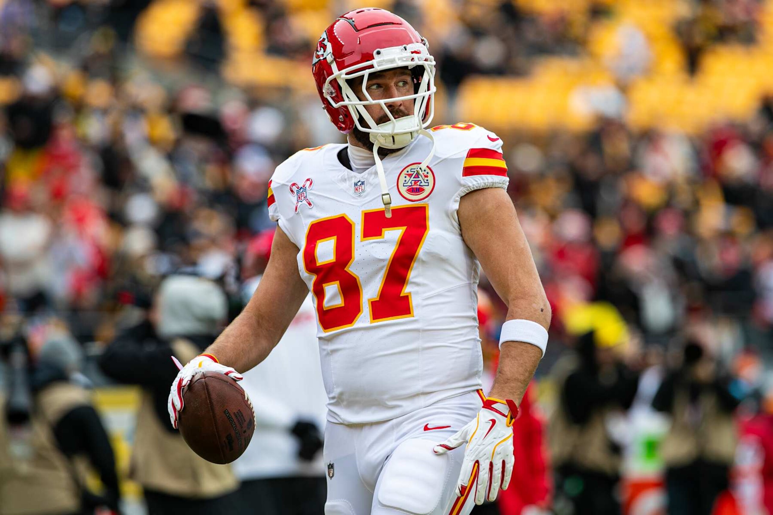 PITTSBURGH, PA - DECEMBER 25: Kansas City Chiefs tight end Travis Kelce (87) warms up before the regular season NFL football game between the Kansas City Chiefs and Pittsburgh Steelers on December 25, 2024 at Acrisure Stadium in Pittsburgh, PA. (Photo by Mark Alberti/Icon Sportswire via Getty Images) PITTSBURGH, PA - DECEMBER 25: Kansas City Chiefs tight end Travis Kelce (87) warms up before the regular season NFL football game between the Kansas City Chiefs and Pittsburgh Steelers on December 25, 2024 at Acrisure Stadium in Pittsburgh, PA. (Photo by Mark Alberti/Icon Sportswire via Getty Images)