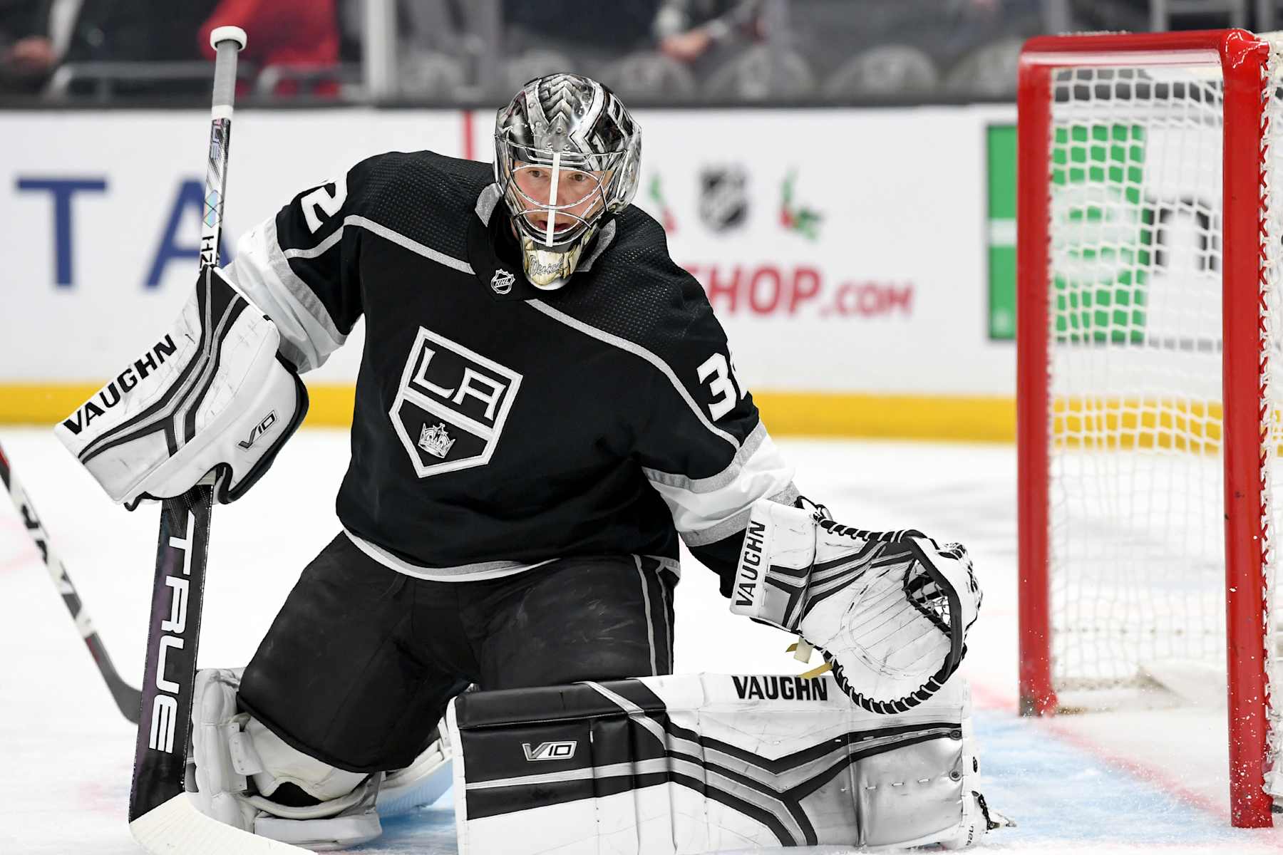 LOS ANGELES, CA - DECEMBER 01: Los Angeles Kings Goalie Jonathan Quick (32) watches play during an NHL game between the Arizona Coyotes and the Los Angeles Kings on December 1st, 2022, at the Crypto.com Arena in Los Angeles, CA.  (Photo by Rob Curtis/Icon Sportswire via Getty Images)