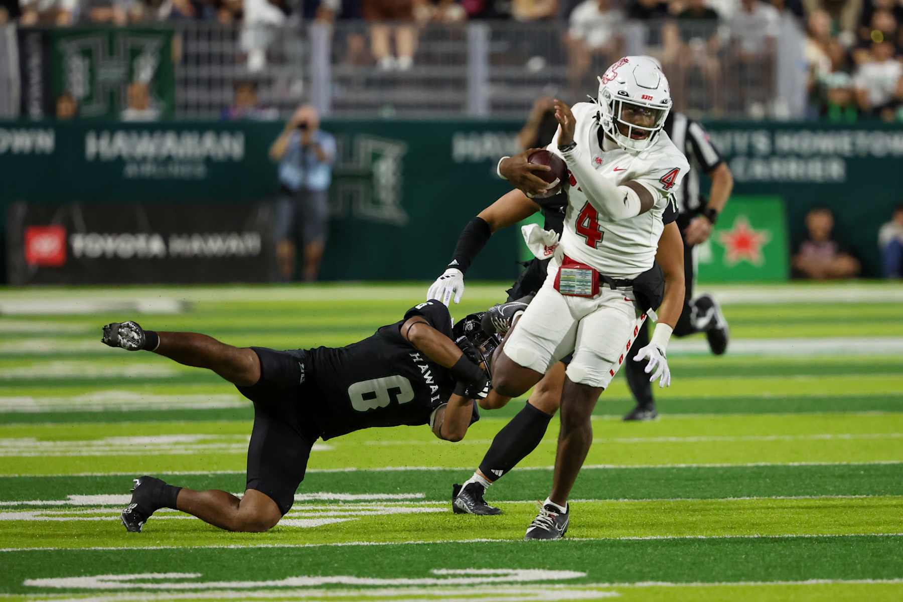 HONOLULU, HAWAII - NOVEMBER 30: Devon Dampier #4 of the New Mexico Lobos breaks free from Justin Sinclair #6 of the Hawaii Rainbow Warriors during the first half at the Clarence T.C. Ching Athletics Complex on November 30, 2024 in Honolulu, Hawaii.  (Photo by Darryl Oumi/Getty Images)