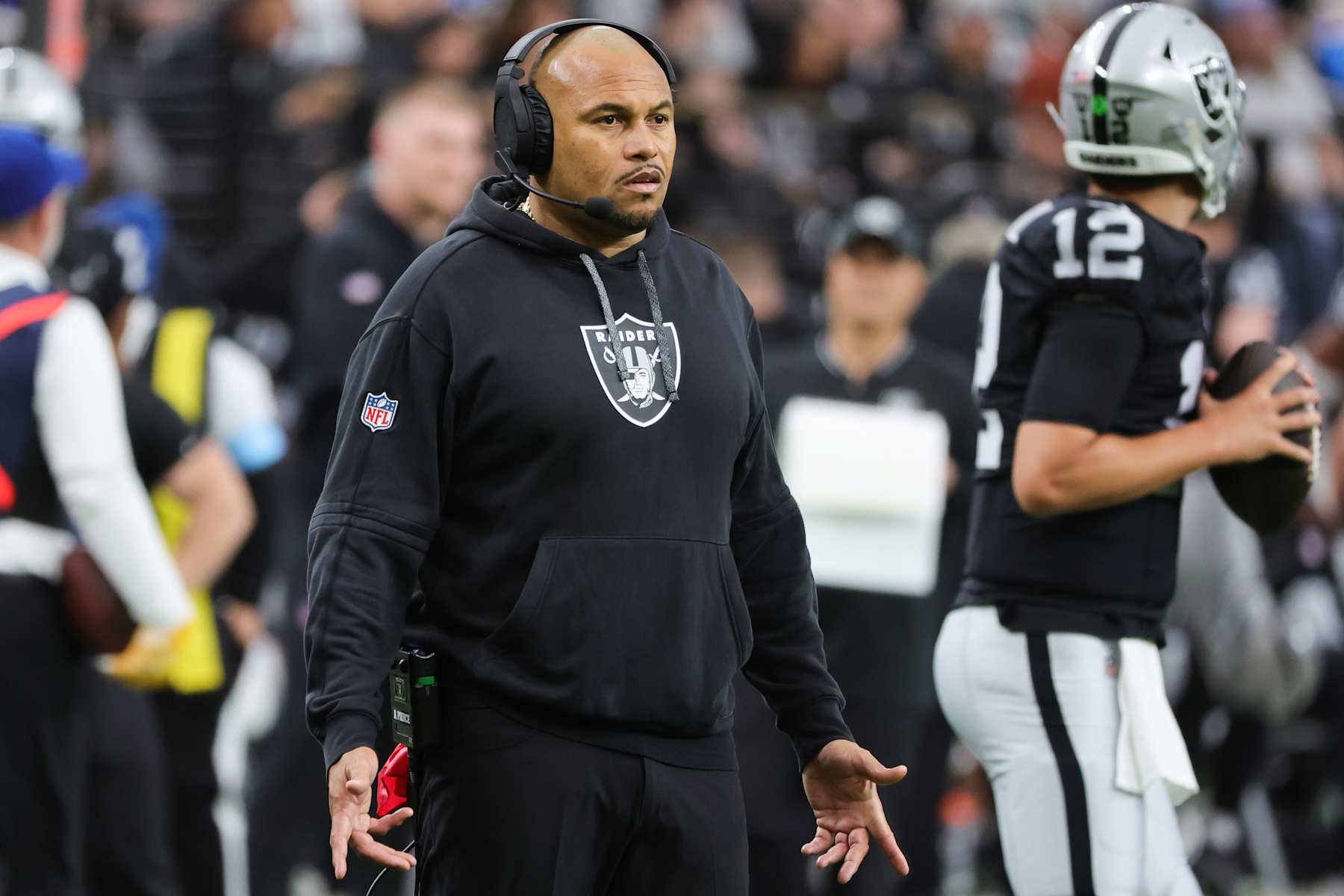 LAS VEGAS, NEVADA - JANUARY 05: Head coach Antonio Pierce of the Las Vegas Raiders reacts to a play against the Los Angeles Chargers during the first quarter at Allegiant Stadium on January 05, 2025 in Las Vegas, Nevada. (Photo by Ethan Miller/Getty Images) LAS VEGAS, NEVADA - JANUARY 05: Head coach Antonio Pierce of the Las Vegas Raiders reacts to a play against the Los Angeles Chargers during the first quarter at Allegiant Stadium on January 05, 2025 in Las Vegas, Nevada. (Photo by Ethan Miller/Getty Images)