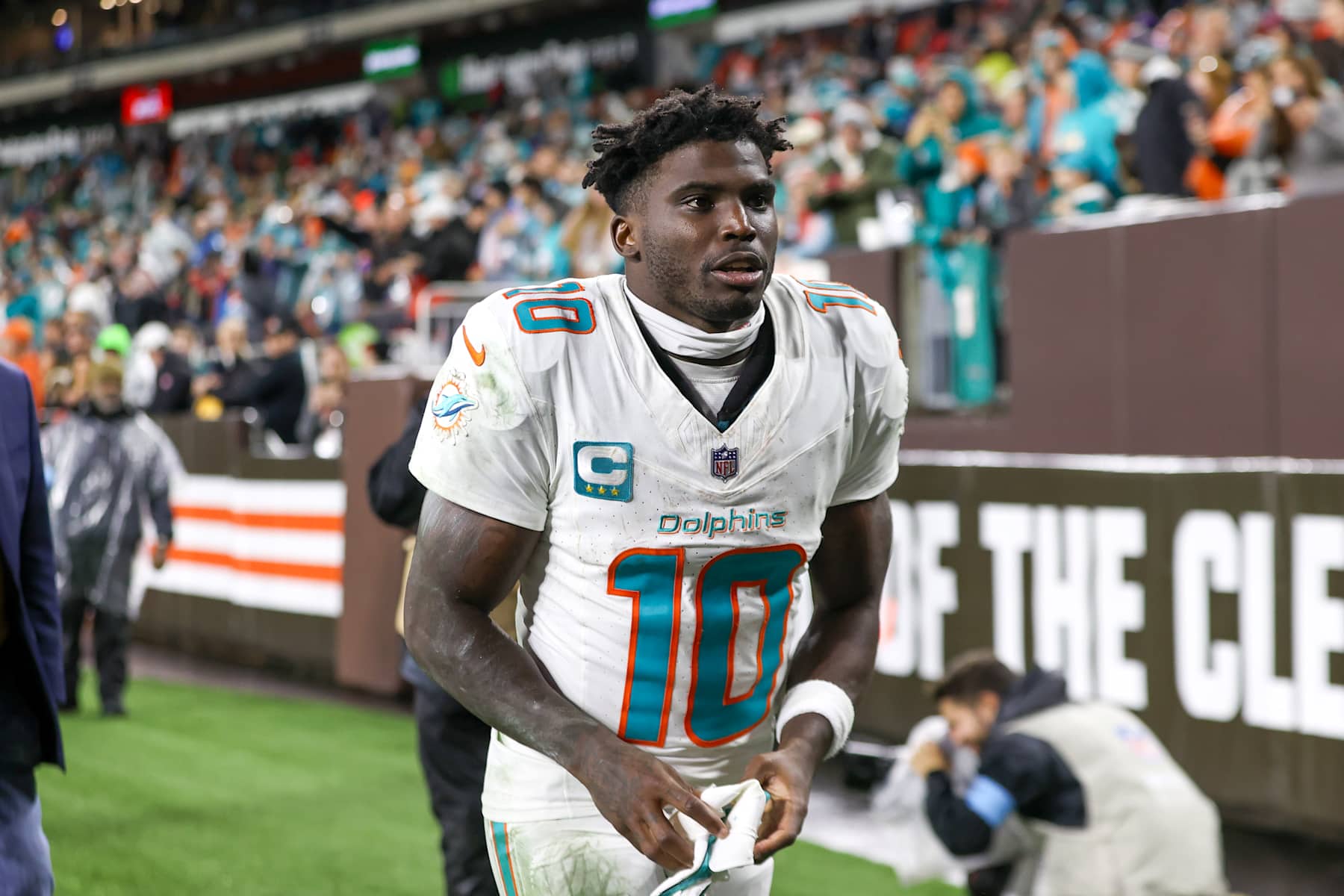 CLEVELAND, OH - DECEMBER 29: Miami Dolphins wide receiver Tyreek Hill (10) leaves the field following the National Football League game between the Miami Dolphins and Cleveland Browns on December 29, 2024, at Huntington Bank Field  in Cleveland, OH. (Photo by Frank Jansky/Icon Sportswire via Getty Images)