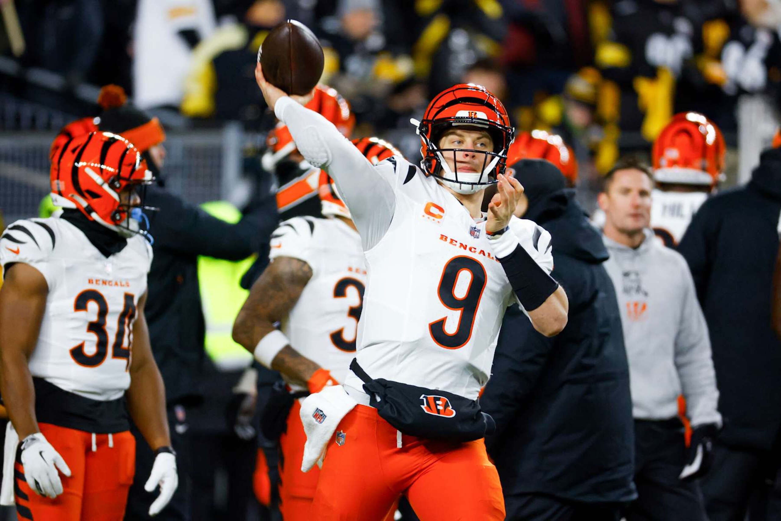 PITTSBURGH, PENNSYLVANIA - JANUARY 04: Joe Burrow #9 of the Cincinnati Bengals warms up before a game against the Pittsburgh Steelers at Acrisure Stadium on January 04, 2025 in Pittsburgh, Pennsylvania. (Photo by Justin K. Aller/Getty Images) PITTSBURGH, PENNSYLVANIA - JANUARY 04: Joe Burrow #9 of the Cincinnati Bengals warms up before a game against the Pittsburgh Steelers at Acrisure Stadium on January 04, 2025 in Pittsburgh, Pennsylvania. (Photo by Justin K. Aller/Getty Images)