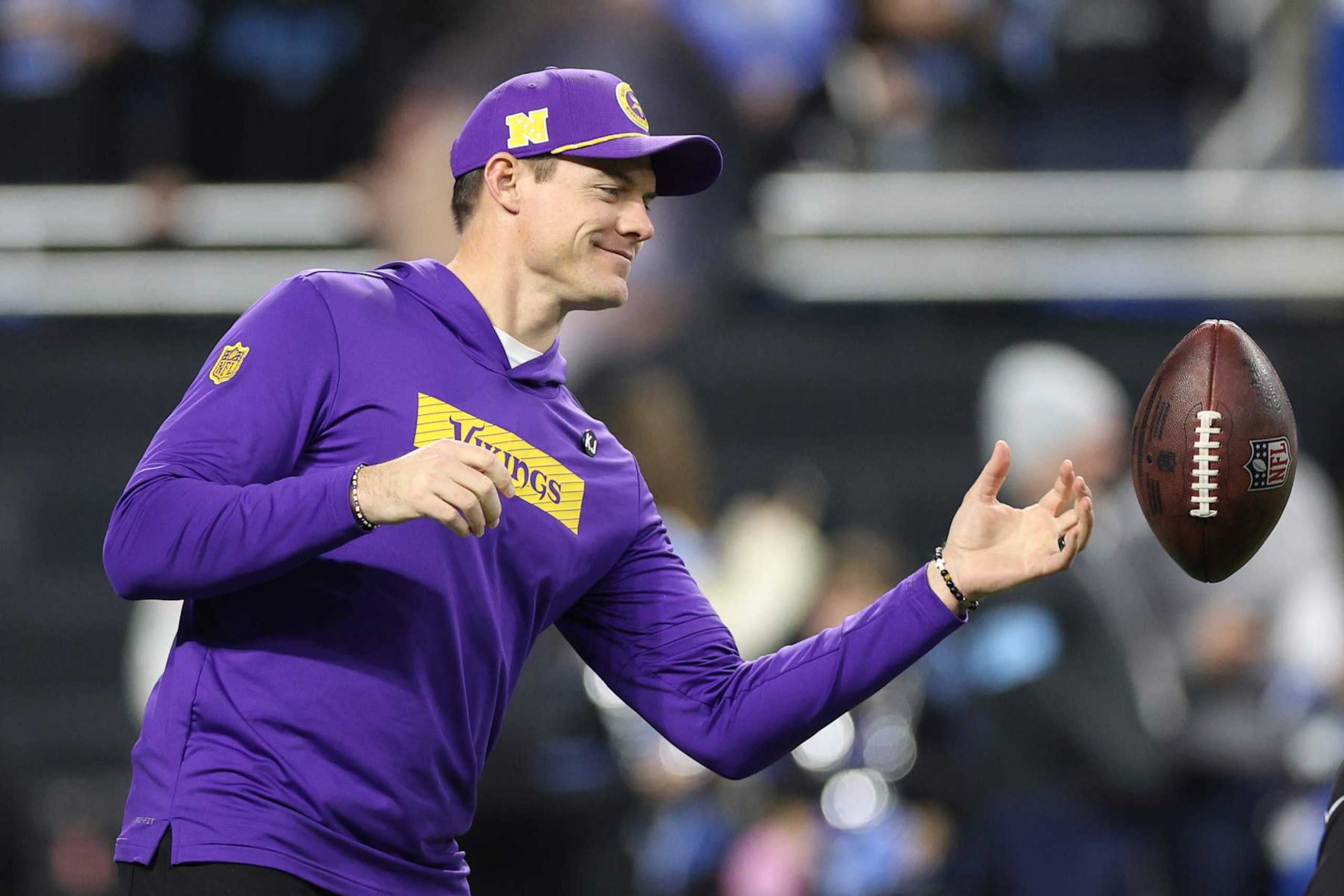 DETROIT, MICHIGAN - JANUARY 05: Head coach Kevin O’Connell of the Minnesota Vikings tosses a ball during pregame warmups prior to the game against the Detroit Lions at Ford Field on January 05, 2025 in Detroit, Michigan. (Photo by Mike Mulholland/Getty Images) DETROIT, MICHIGAN - JANUARY 05: Head coach Kevin O’Connell of the Minnesota Vikings tosses a ball during pregame warmups prior to the game against the Detroit Lions at Ford Field on January 05, 2025 in Detroit, Michigan. (Photo by Mike Mulholland/Getty Images)