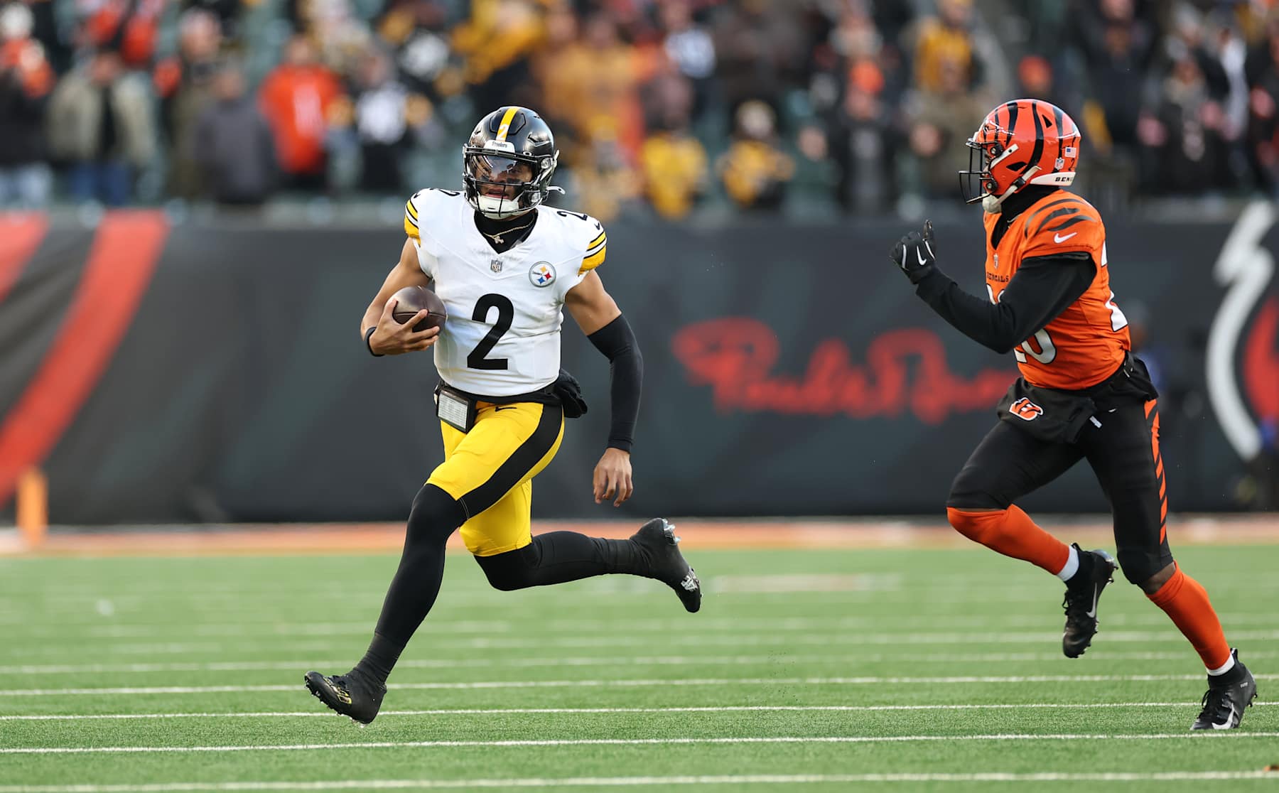 CINCINNATI, OHIO - DECEMBER 01: Justin Fields #2 of the Pittsburgh Steelers runs with the ball against the Cincinnati Bengals at Paycor Stadium on December 01, 2024 in Cincinnati, Ohio. (Photo by Andy Lyons/Getty Images)