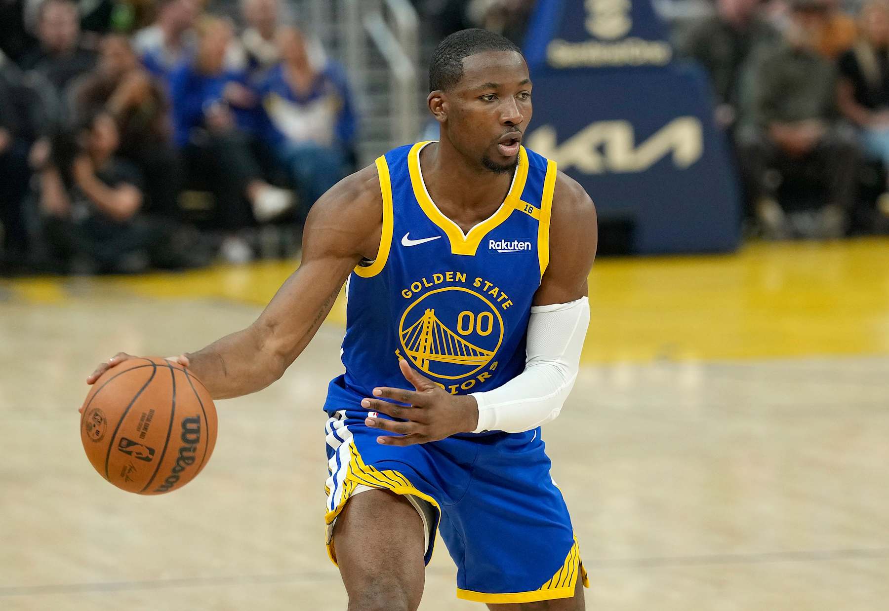 SAN FRANCISCO, CALIFORNIA - JANUARY 04: Jonathan Kuminga #00 of the Golden State Warriors dribbles the ball against the Memphis Grizzlies during the first half at Chase Center on January 04, 2025 in San Francisco, California. NOTE TO USER: User expressly acknowledges and agrees that, by downloading and or using this photograph, User is consenting to the terms and conditions of the Getty Images License Agreement. (Photo by Thearon W. Henderson/Getty Images)