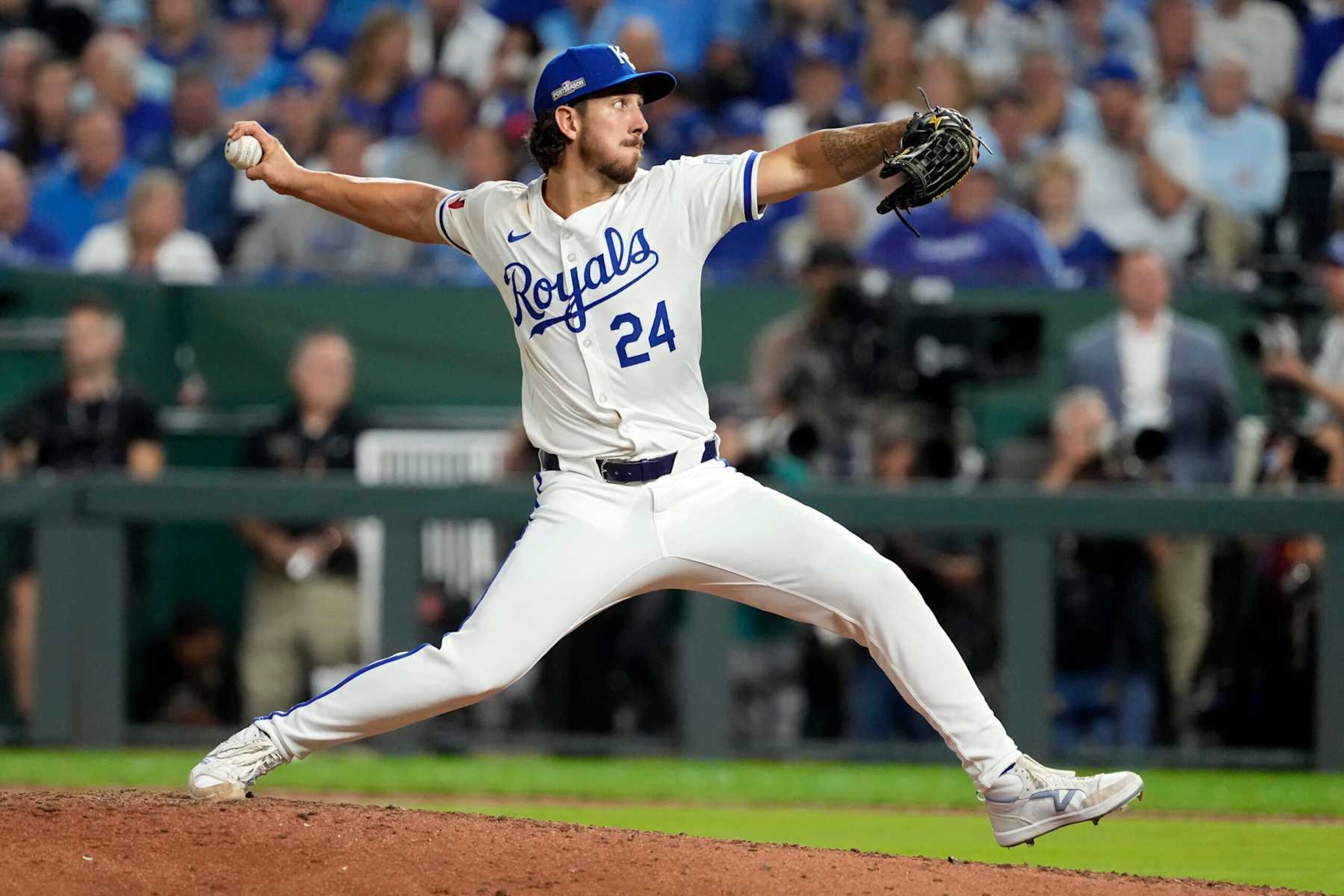KANSAS CITY, MISSOURI - OCTOBER 09: Michael Lorenzen #24 of the Kansas City Royals pitches in the ninth inning against the New York Yankees during Game Three of the Division Series at Kauffman Stadium on October 09, 2024 in Kansas City, Missouri. (Photo by Ed Zurga/Getty Images) KANSAS CITY, MISSOURI - OCTOBER 09: Michael Lorenzen #24 of the Kansas City Royals pitches in the ninth inning against the New York Yankees during Game Three of the Division Series at Kauffman Stadium on October 09, 2024 in Kansas City, Missouri. (Photo by Ed Zurga/Getty Images)