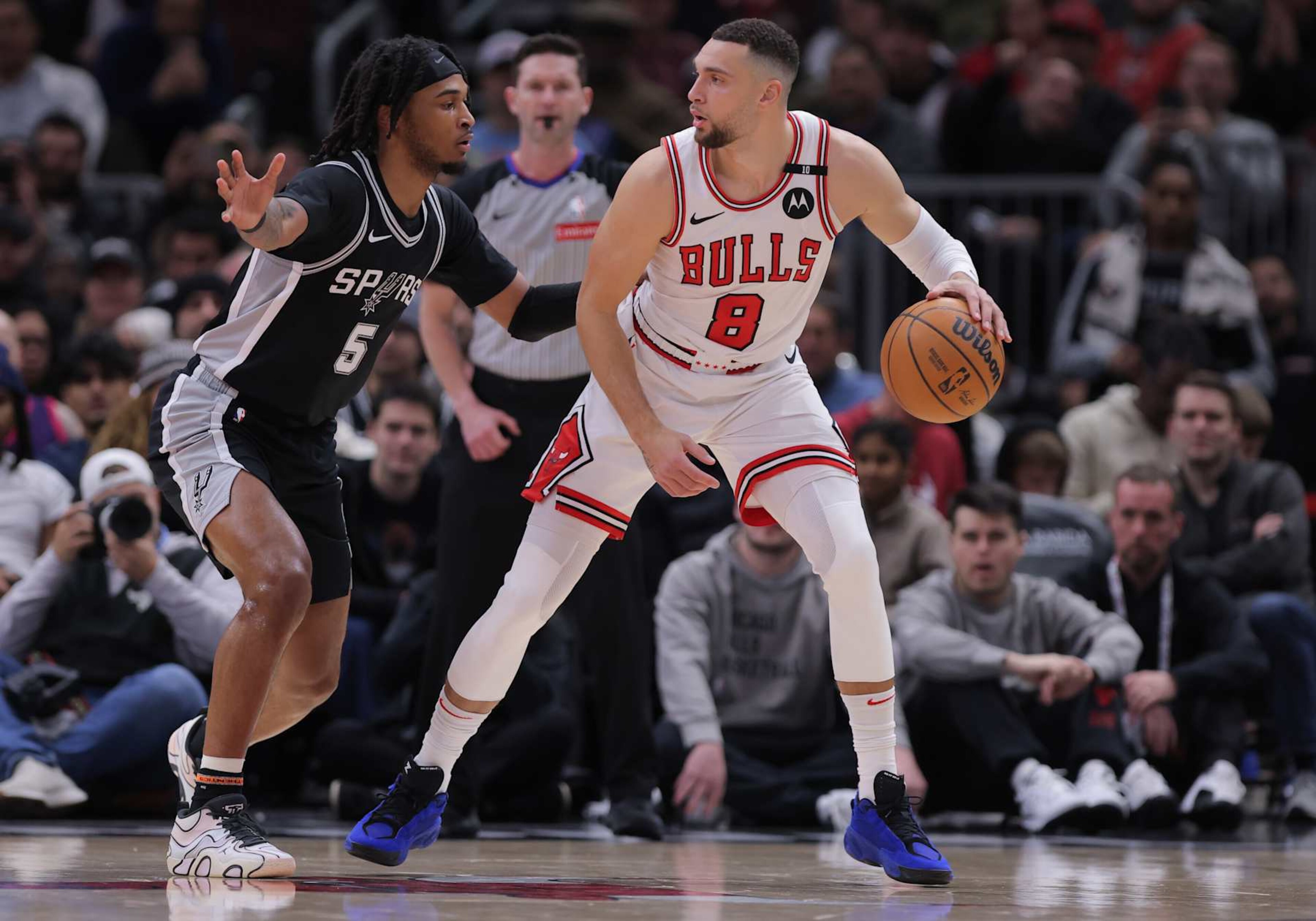 CHICAGO, IL - JANUARY 06: Stephon Castle #5 of the San Antonio Spurs guards Zach LaVine #8 of the Chicago Bulls during the first half on January 6, 2025 at the United Center in Chicago, Illinois. (Photo by Melissa Tamez/Icon Sportswire via Getty Images)