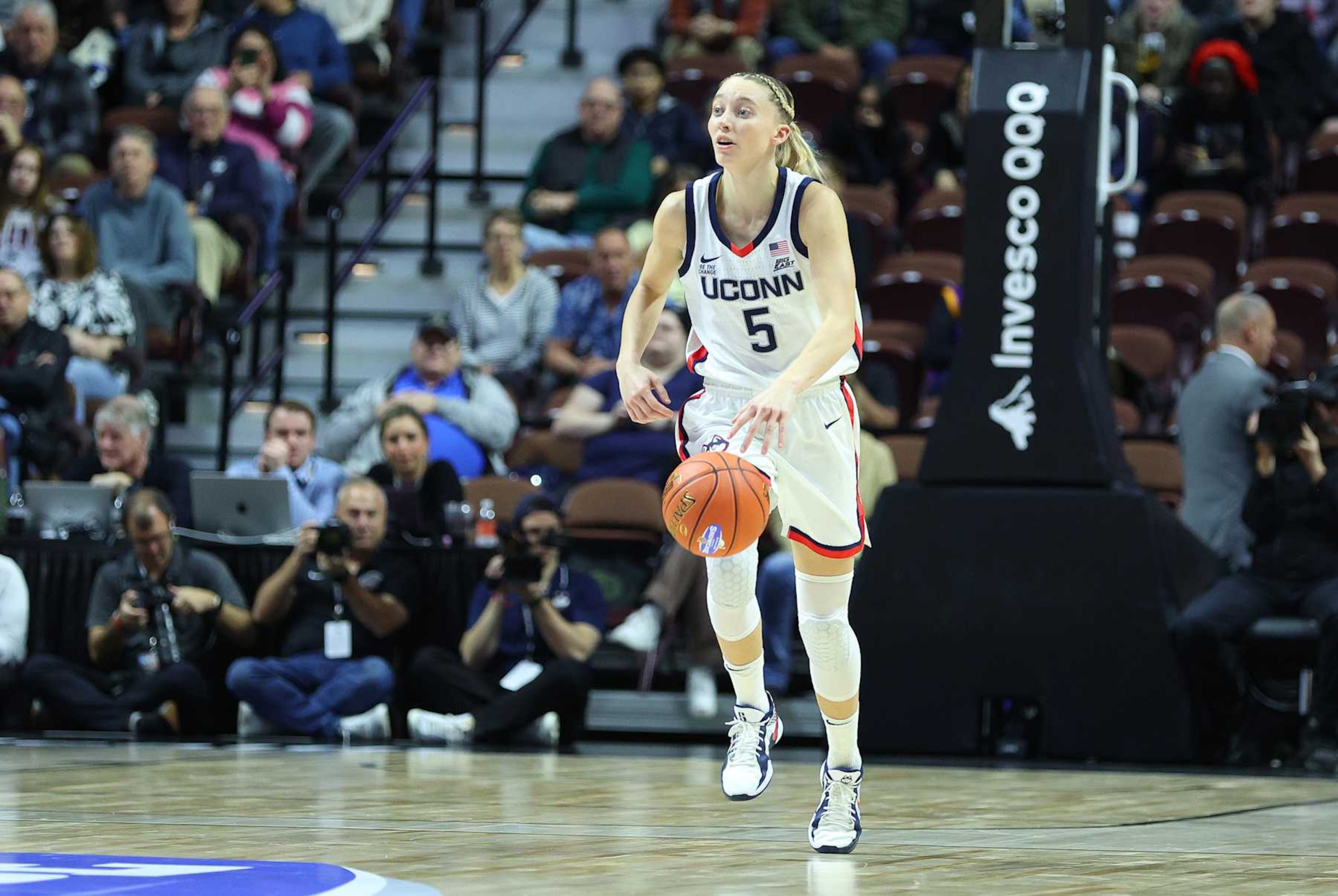 UNCASVILLE, CT - DECEMBER 17: UConn Huskies guard Paige Bueckers (5) dribbles the ball up court during the 2024 college Basketball Hall of Fame Women's Showcase game between Iowa State Cyclones and UConn Huskies on December 17, 2024, at Mohegan Sun Arena in Uncasville, CT. (Photo by M. Anthony Nesmith/Icon Sportswire via Getty Images) UNCASVILLE, CT - DECEMBER 17: UConn Huskies guard Paige Bueckers (5) dribbles the ball up court during the 2024 college Basketball Hall of Fame Women's Showcase game between Iowa State Cyclones and UConn Huskies on December 17, 2024, at Mohegan Sun Arena in Uncasville, CT. (Photo by M. Anthony Nesmith/Icon Sportswire via Getty Images)