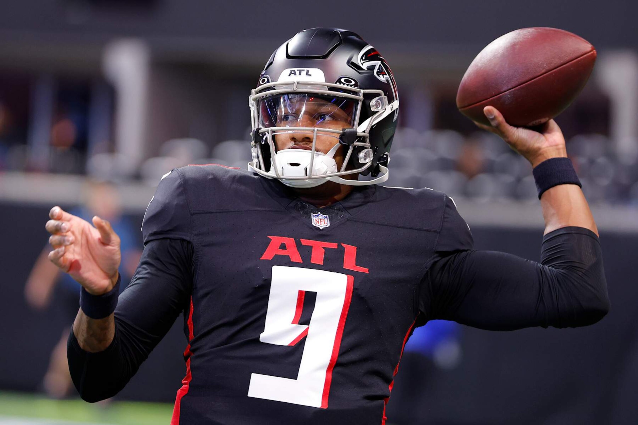 ATLANTA, GEORGIA - JANUARY 05: Michael Penix Jr. #9 of the Atlanta Falcons warms up before the game against the Carolina Panthers at Mercedes-Benz Stadium on January 05, 2025 in Atlanta, Georgia. (Photo by Todd Kirkland/Getty Images) ATLANTA, GEORGIA - JANUARY 05: Michael Penix Jr. #9 of the Atlanta Falcons warms up before the game against the Carolina Panthers at Mercedes-Benz Stadium on January 05, 2025 in Atlanta, Georgia. (Photo by Todd Kirkland/Getty Images)