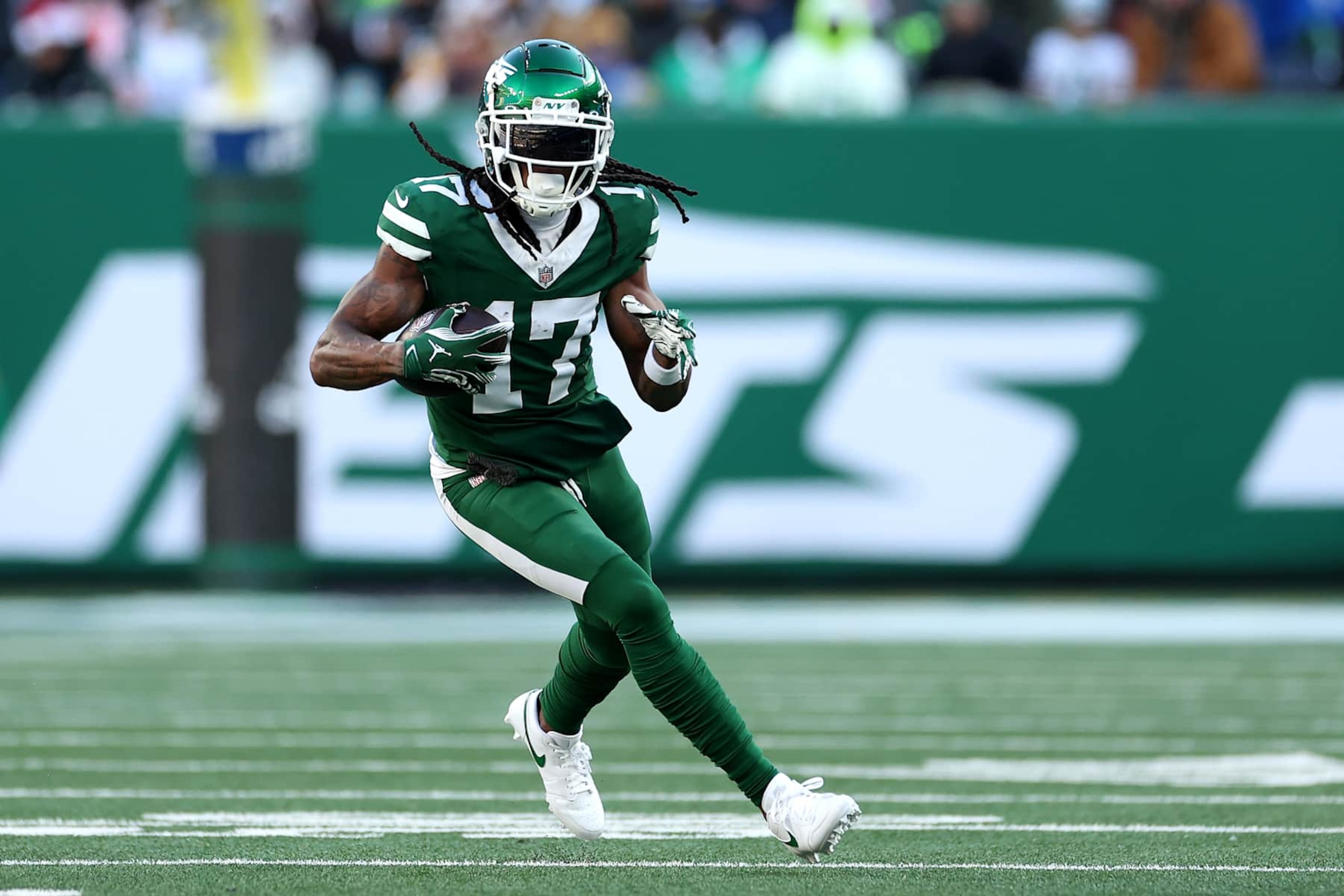 EAST RUTHERFORD, NEW JERSEY - DECEMBER 22: Davante Adams #17 of the New York Jets in action against the Los Angeles Rams at MetLife Stadium on December 22, 2024 in East Rutherford, New Jersey. (Photo by Luke Hales/Getty Images)