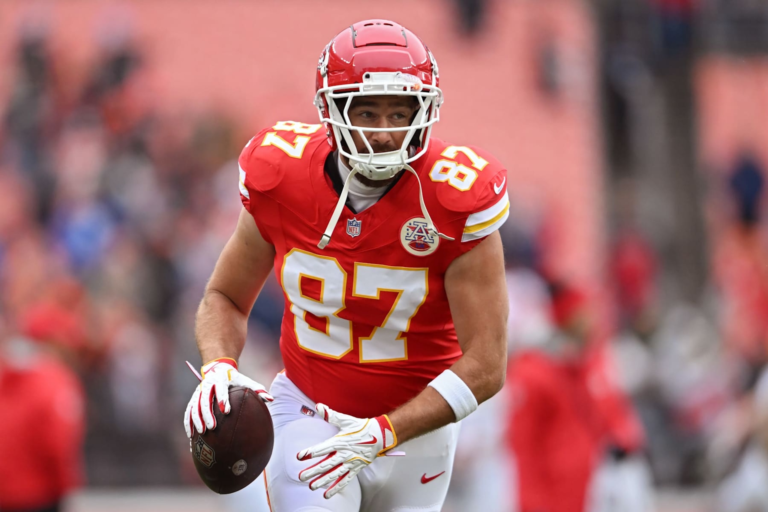 CLEVELAND, OHIO - DECEMBER 15: Travis Kelce #87 of the Kansas City Chiefs warms up before the game against the Cleveland Browns at Huntington Bank Field on December 15, 2024 in Cleveland, Ohio. (Photo by Nick Cammett/Getty Images) CLEVELAND, OHIO - DECEMBER 15: Travis Kelce #87 of the Kansas City Chiefs warms up before the game against the Cleveland Browns at Huntington Bank Field on December 15, 2024 in Cleveland, Ohio. (Photo by Nick Cammett/Getty Images)