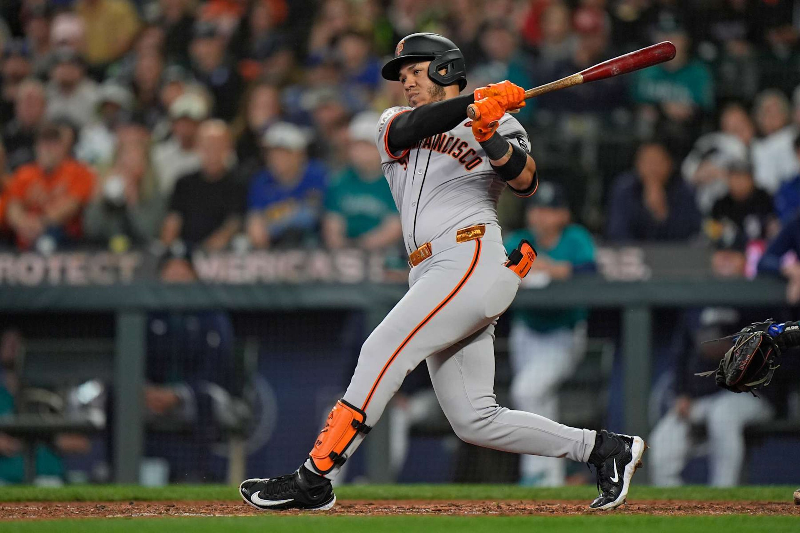 SEATTLE, WASHINGTON - AUGUST 24: Thairo Estrada #39 of the San Francisco Giants singles at T-Mobile Park on August 24, 2024 in Seattle, Washington. (Photo by Andy Kuno/San Francisco Giants/Getty Images)