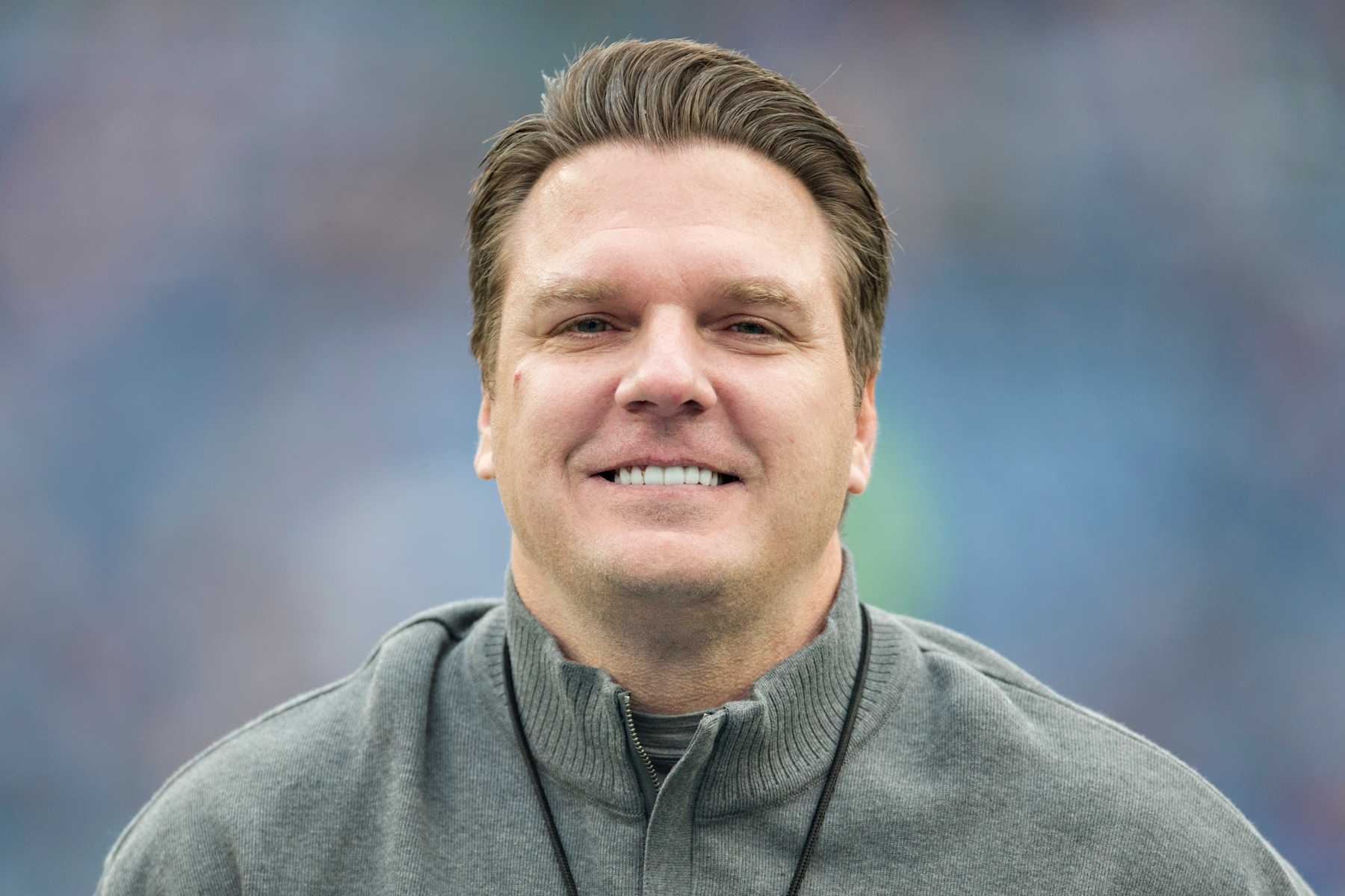 NASHVILLE, TN - DECEMBER 14:   Former player Frank Wycheck of the Tennessee Titans on the field before a game against the New York Jets at LP Field on December 14, 2014 in Nashville, Tennessee.  The Jets defeated the Titans 16-11.  (Photo by Wesley Hitt/Getty Images)