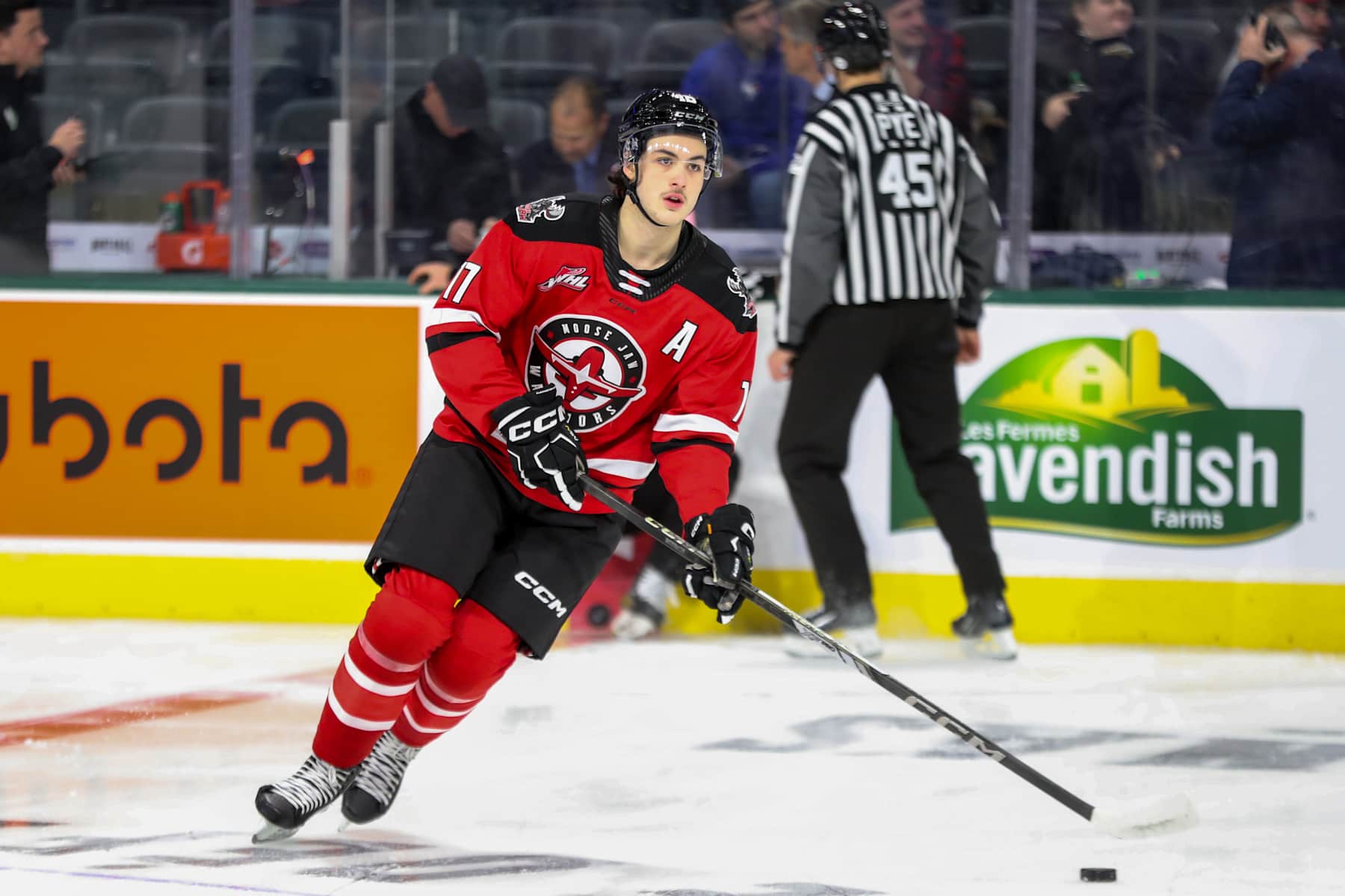 LONDON, ONTARIO - NOVEMBER 26: Forward Lynden Lakovic #16 of Team CHL warms up prior to a game against Team USA during the CHL USA Prospects Challenge at Canada Life Place on November 26, 2024 in London, Ontario. (Photo by Dennis Pajot/Getty Images)