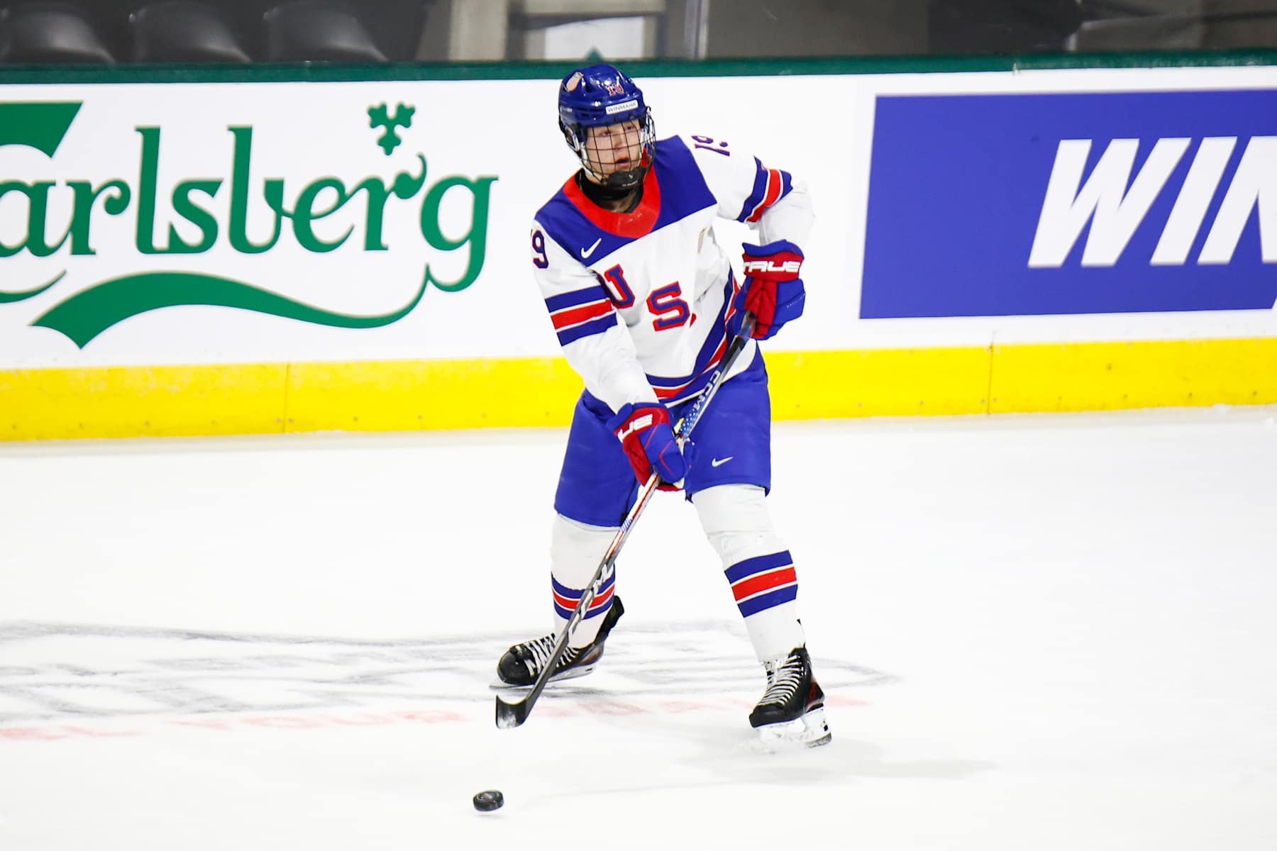 LONDON, ONTARIO, CANADA - NOVEMBER 26: Charlie Tretheway #19 of USA passes the puck during CHL USA Prospects game between USA and CHL at Canada Life Place on November 26, 2024 in London, Ontario, Canada. (Photo by Michael Miller/ISI Photos/Getty Images)