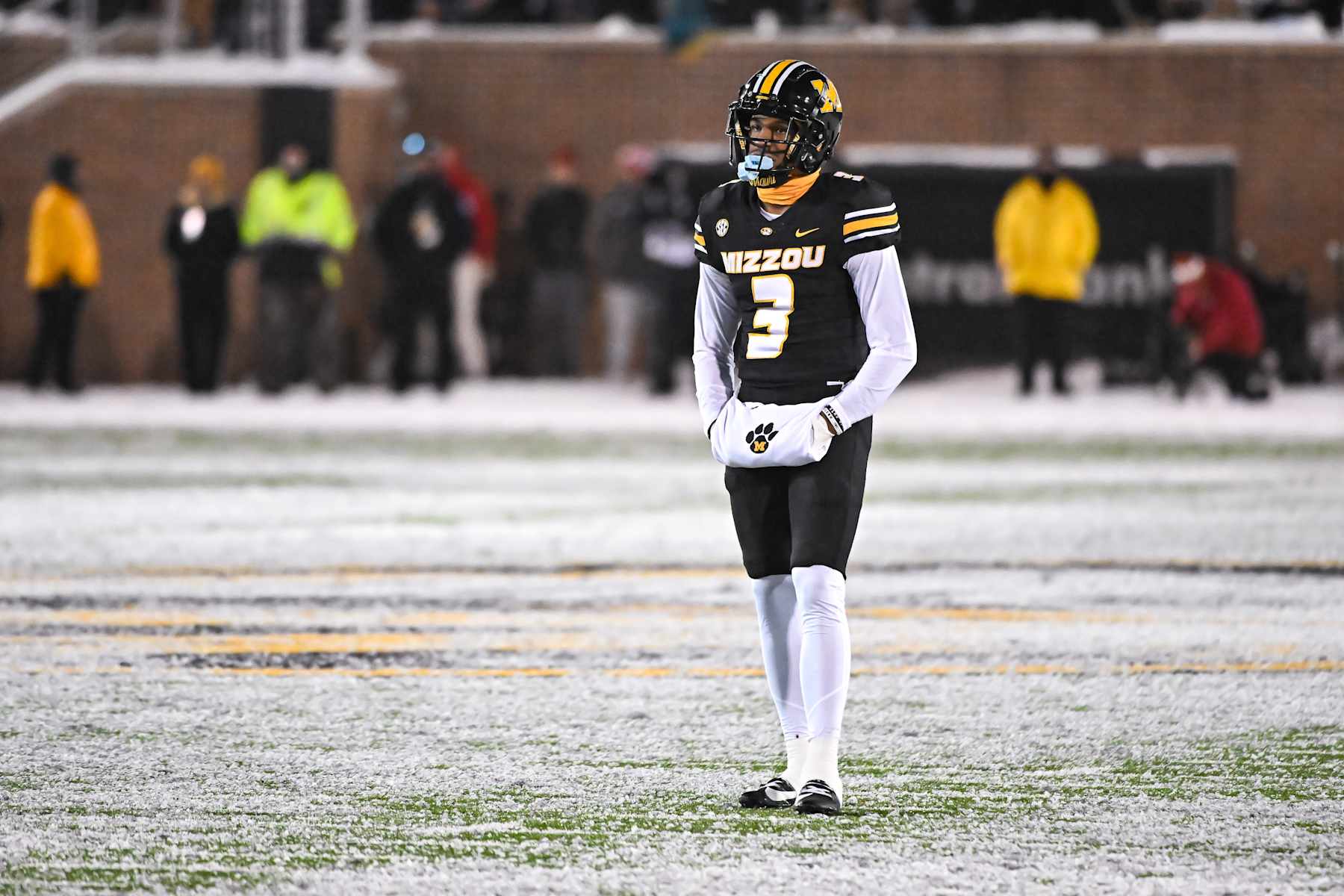 COLUMBIA, MO - NOVEMBER 30: Missouri Tigers wide receiver Luther Burden III (3) tries to keep his hands warm during a stoppage in play during a SEC conference game between the Arkansas Razorbacks and the Missouri Tigers held on Saturday Nov 30, 2024 at Faurot Field at Memorial Stadium in Columbia MO. (Photo by Rick Ulreich/Icon Sportswire via Getty Images