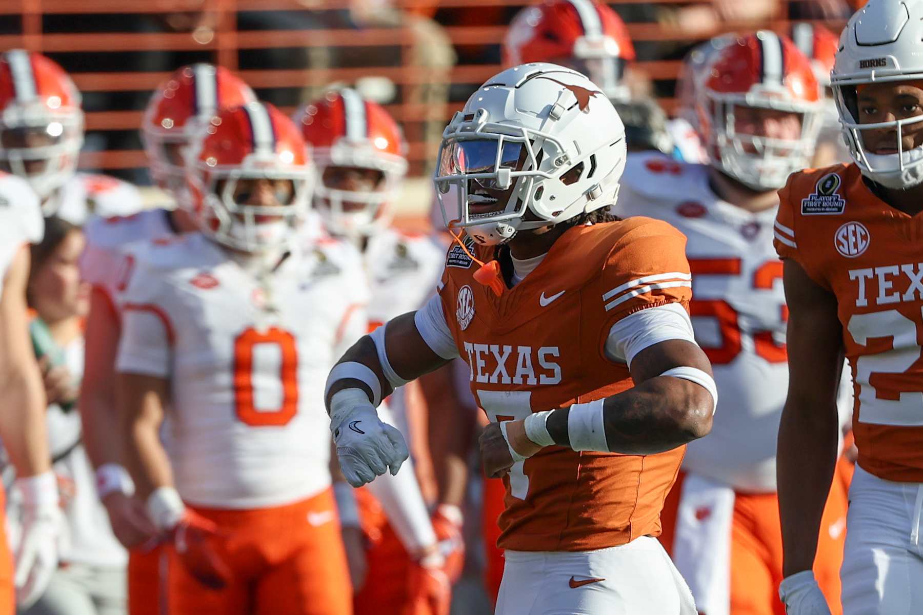 AUSTIN, TX - DECEMBER 21: Texas Longhorns defensive back Jahdae Barron (7) flexes after a defensive stop during the CFP First Round game between Texas Longhorns and Clemson Tigers on December 21, 2024, at Darrell K Royal - Texas Memorial Stadium in Austin, TX. (Photo by David Buono/Icon Sportswire via Getty Images) AUSTIN, TX - DECEMBER 21: Texas Longhorns defensive back Jahdae Barron (7) flexes after a defensive stop during the CFP First Round game between Texas Longhorns and Clemson Tigers on December 21, 2024, at Darrell K Royal - Texas Memorial Stadium in Austin, TX. (Photo by David Buono/Icon Sportswire via Getty Images)
