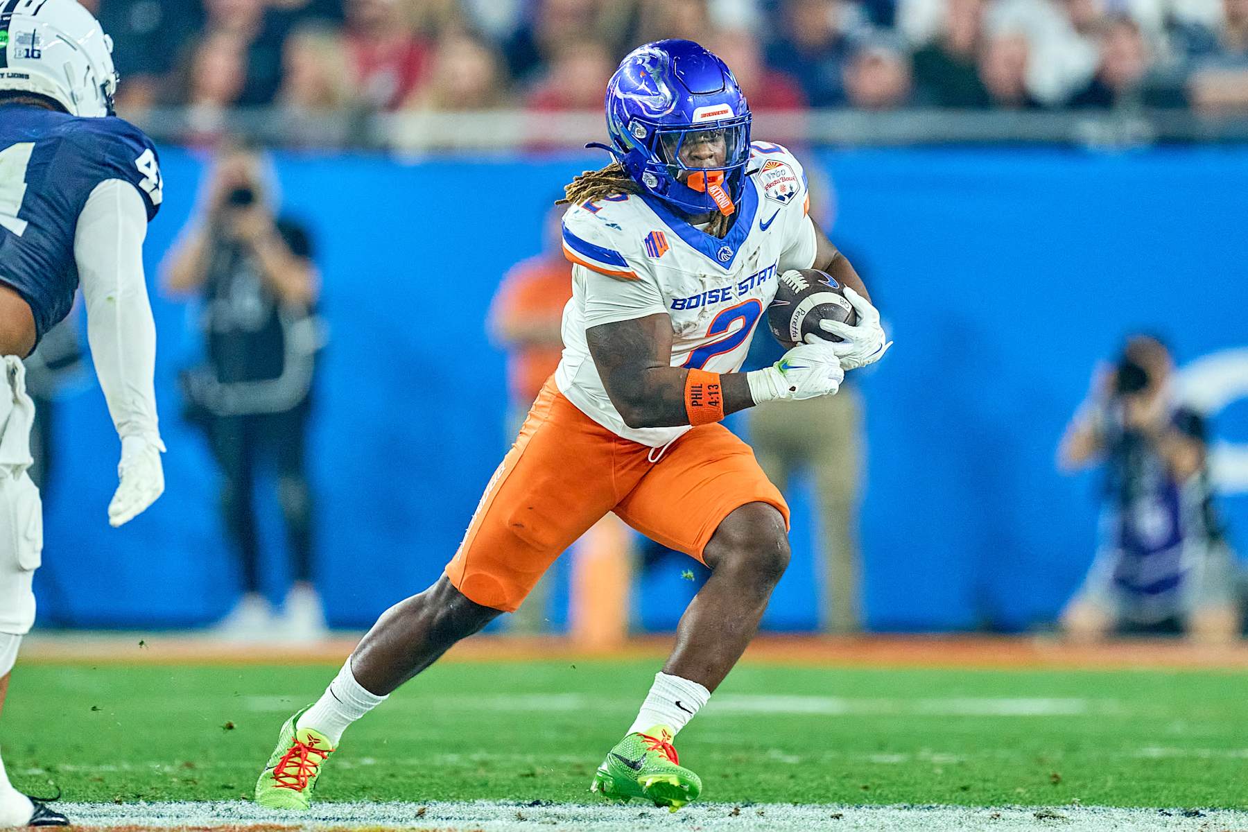 GLENDALE, ARIZONA - DECEMBER 31: Boise State Broncos running back Ashton Jeanty (2) runs with the football in action during the 2024 Vrbo Fiesta Bowl between the Penn State Nittany Lions and Boise State Broncos at State Farm Stadium on December 31, 2024 in Glendale, Arizona. (Photo by Robin Alam/ISI Photos/Getty Images) GLENDALE, ARIZONA - DECEMBER 31: Boise State Broncos running back Ashton Jeanty (2) runs with the football in action during the 2024 Vrbo Fiesta Bowl between the Penn State Nittany Lions and Boise State Broncos at State Farm Stadium on December 31, 2024 in Glendale, Arizona. (Photo by Robin Alam/ISI Photos/Getty Images)