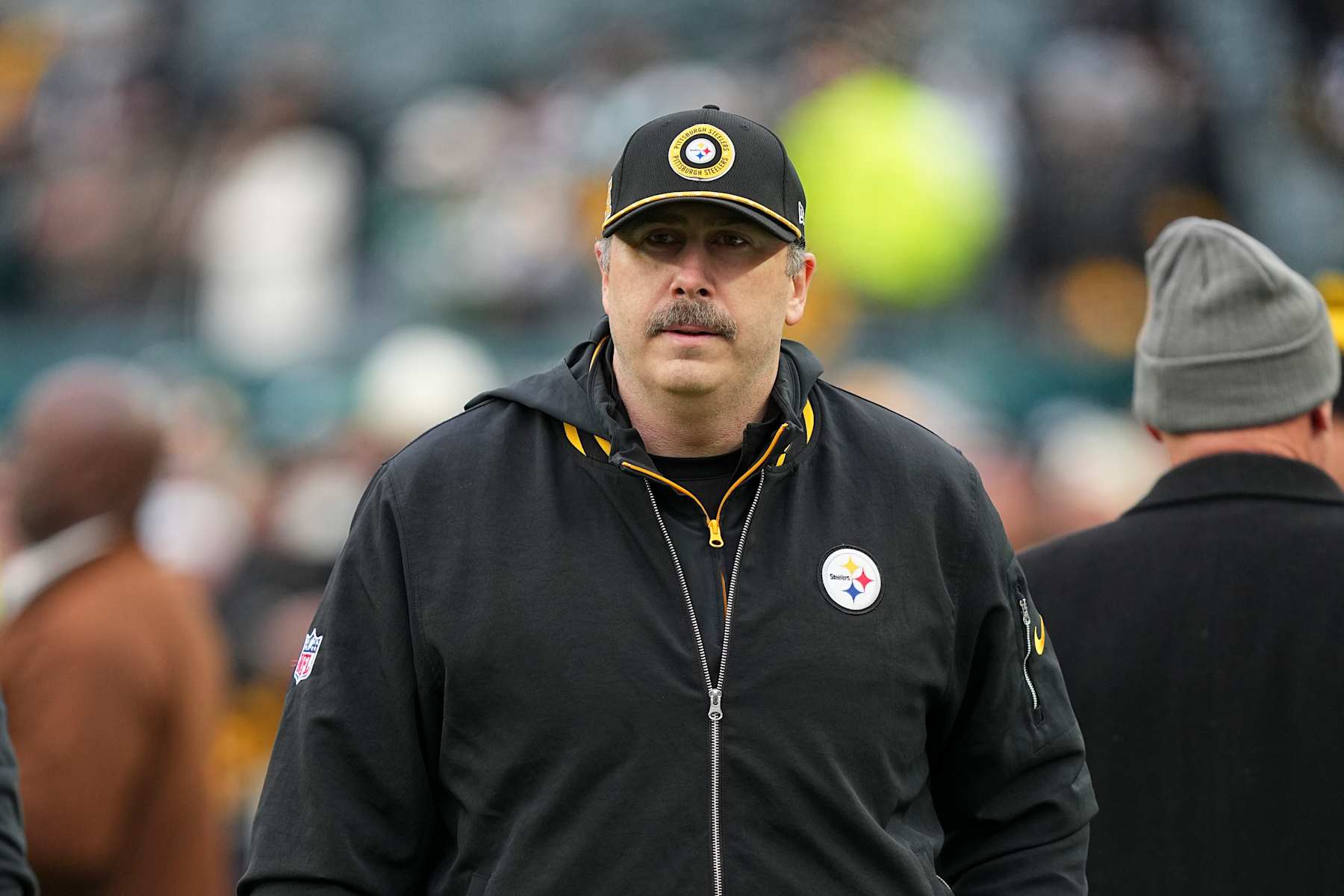 PHILADELPHIA, PENNSYLVANIA - DECEMBER 15: Offensive coordinator Arthur Smith of the Pittsburgh Steelers looks on against the Philadelphia Eagles at Lincoln Financial Field on December 15, 2024 in Philadelphia, Pennsylvania. (Photo by Mitchell Leff/Getty Images)