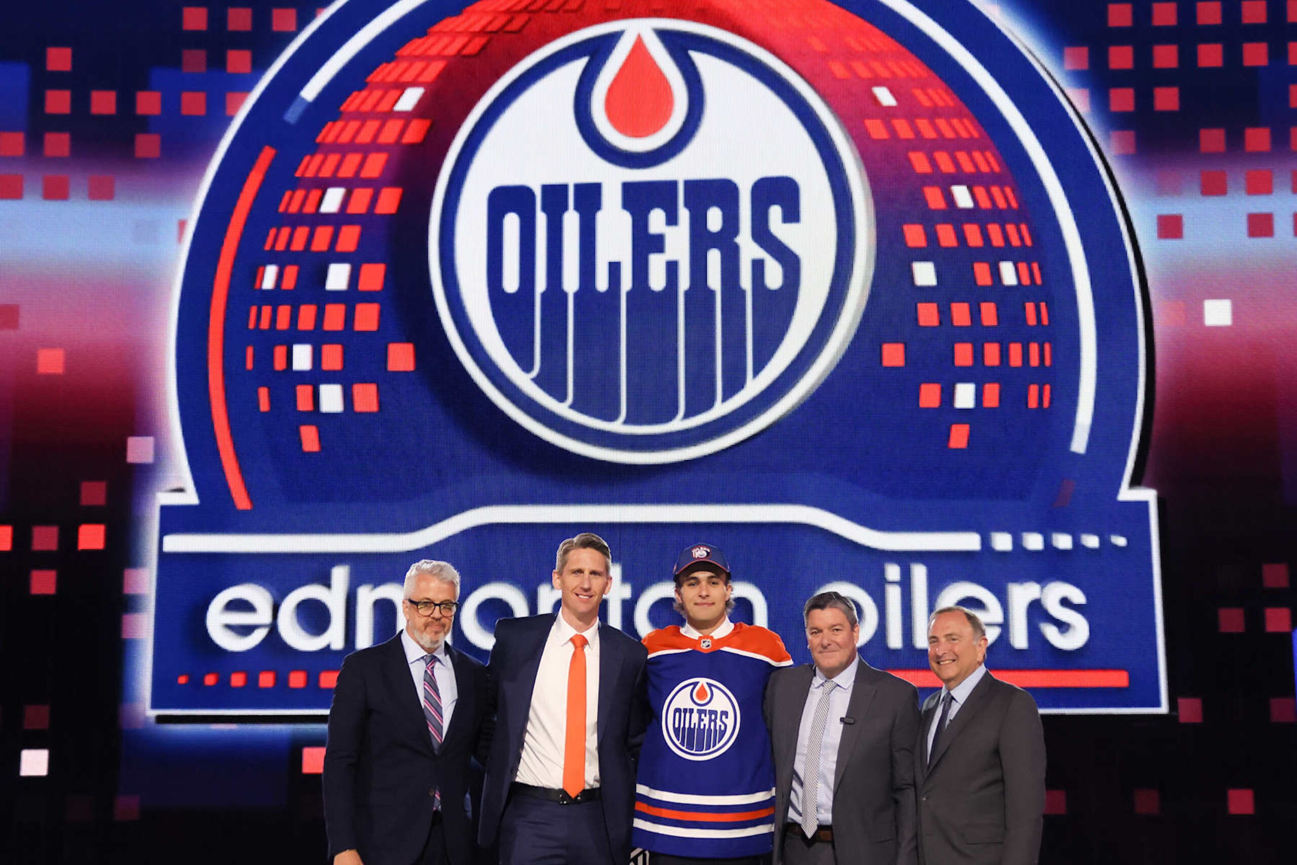LAS VEGAS, NEVADA - JUNE 28: Sam O'Reilly is selected by the Edmonton Oilers with the 32nd overall pick during the first round of the 2024 Upper Deck NHL Draft at Sphere on June 28, 2024 in Las Vegas, Nevada. (Photo by Bruce Bennett/Getty Images)