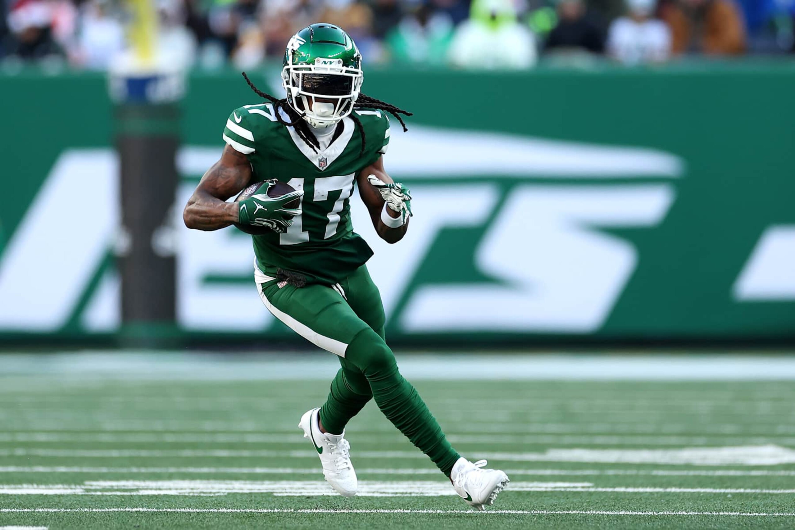 EAST RUTHERFORD, NEW JERSEY - DECEMBER 22: Davante Adams #17 of the New York Jets in action against the Los Angeles Rams at MetLife Stadium on December 22, 2024 in East Rutherford, New Jersey. (Photo by Luke Hales/Getty Images) EAST RUTHERFORD, NEW JERSEY - DECEMBER 22: Davante Adams #17 of the New York Jets in action against the Los Angeles Rams at MetLife Stadium on December 22, 2024 in East Rutherford, New Jersey. (Photo by Luke Hales/Getty Images)