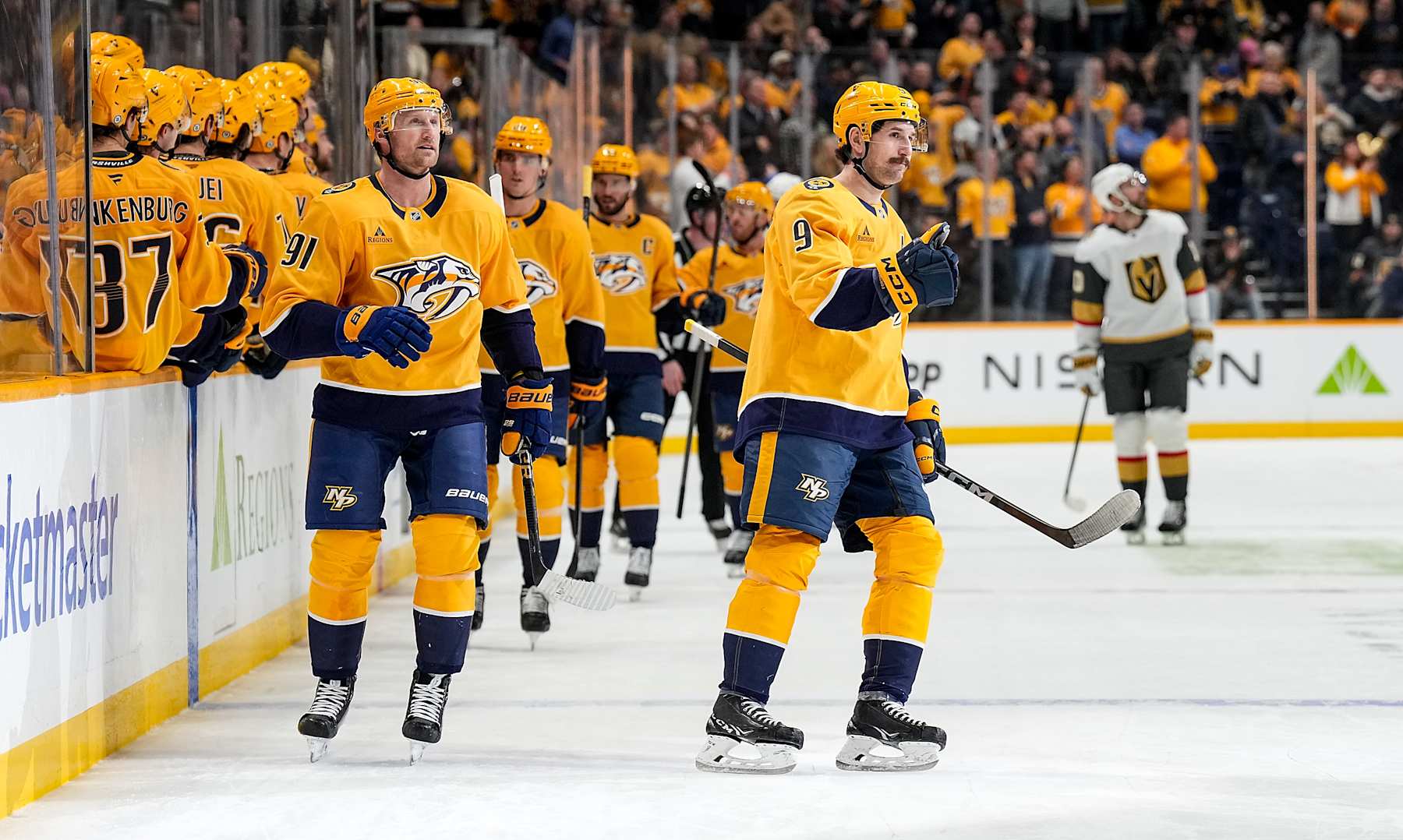 NASHVILLE, TENNESSEE - JANUARY 14: Filip Forsberg #9 of the Nashville Predators gives a thumbs up to goalie Justus Annunen #29 after celebrating his goal against the Vegas Golden Knights during an NHL game at Bridgestone Arena on January 14, 2025 in Nashville, Tennessee. (Photo by John Russell/NHLI via Getty Images)