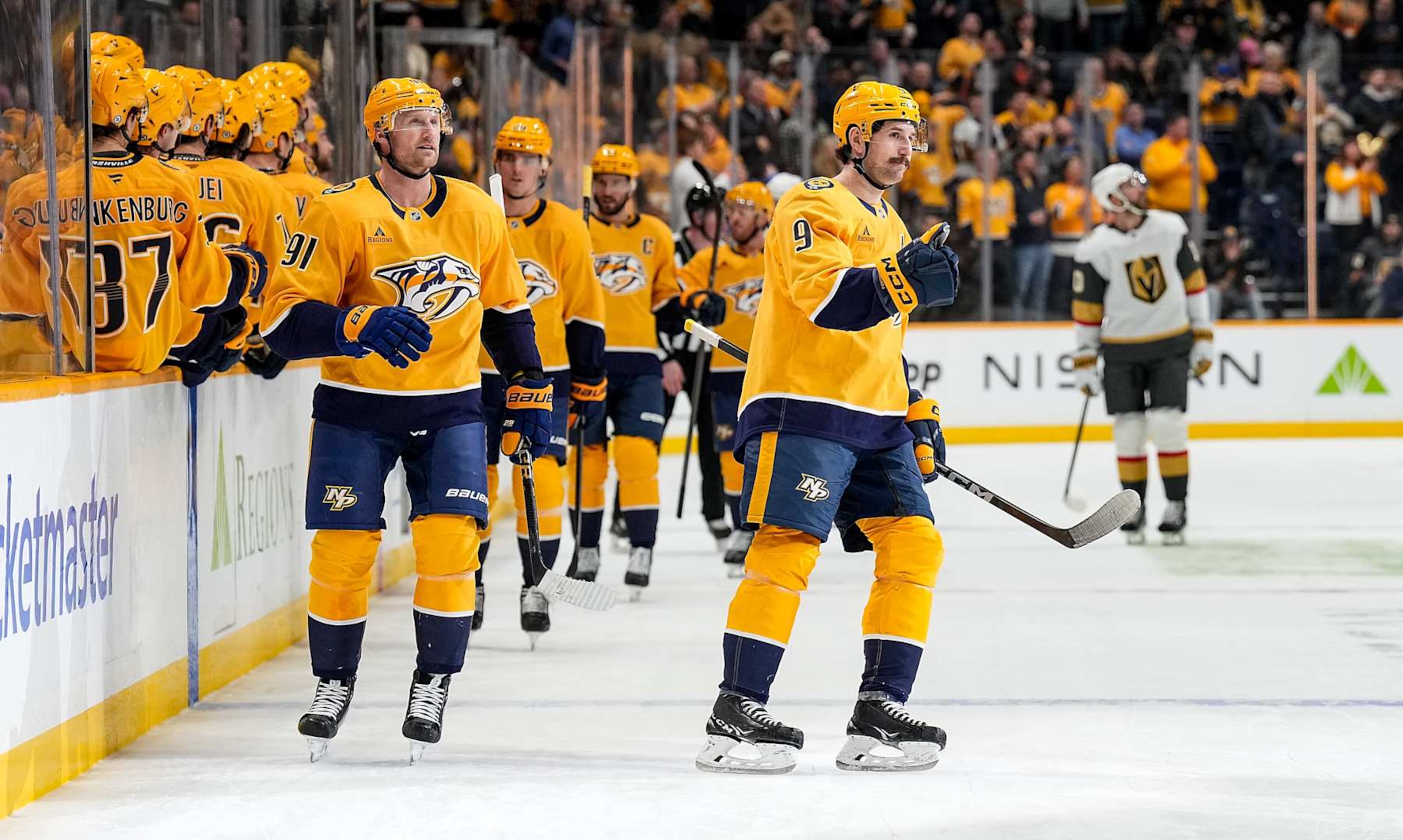NASHVILLE, TENNESSEE - JANUARY 14: Filip Forsberg #9 of the Nashville Predators gives a thumbs up to goalie Justus Annunen #29 after celebrating his goal against the Vegas Golden Knights during an NHL game at Bridgestone Arena on January 14, 2025 in Nashville, Tennessee. (Photo by John Russell/NHLI via Getty Images)